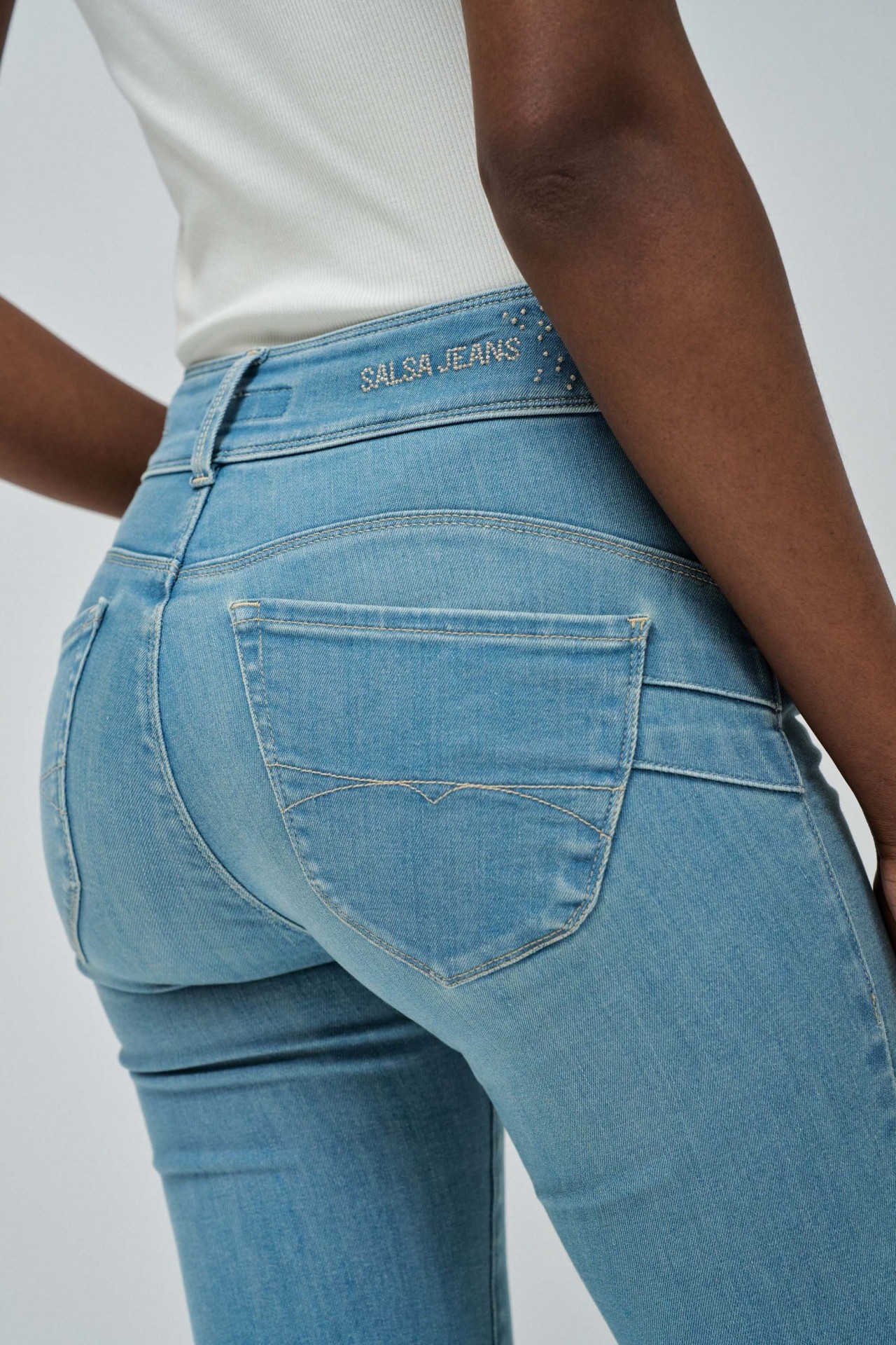 SECRET PUSH IN SKINNY JEANS