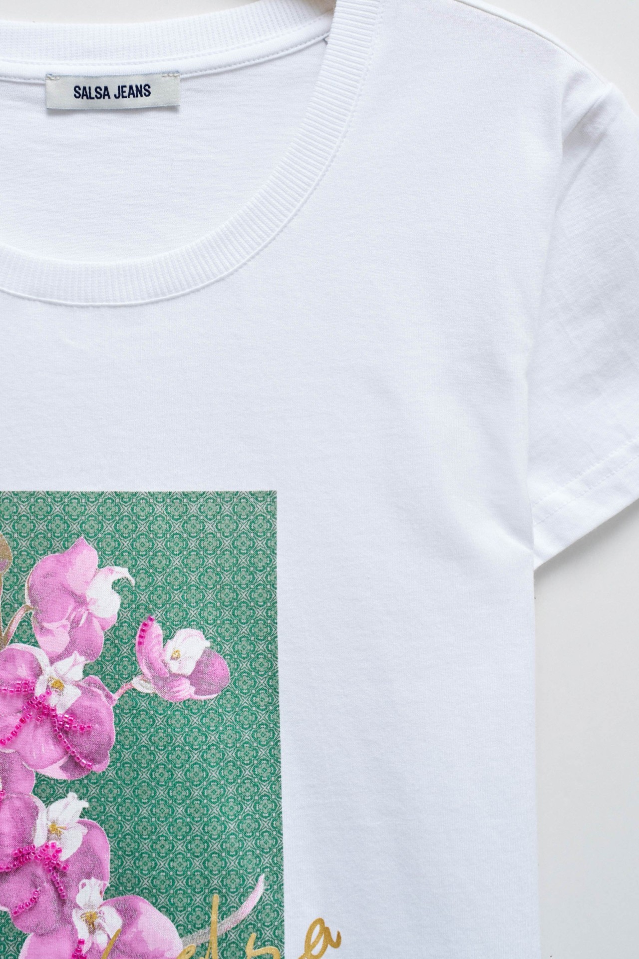 CAMISETA CON ESTAMPADO