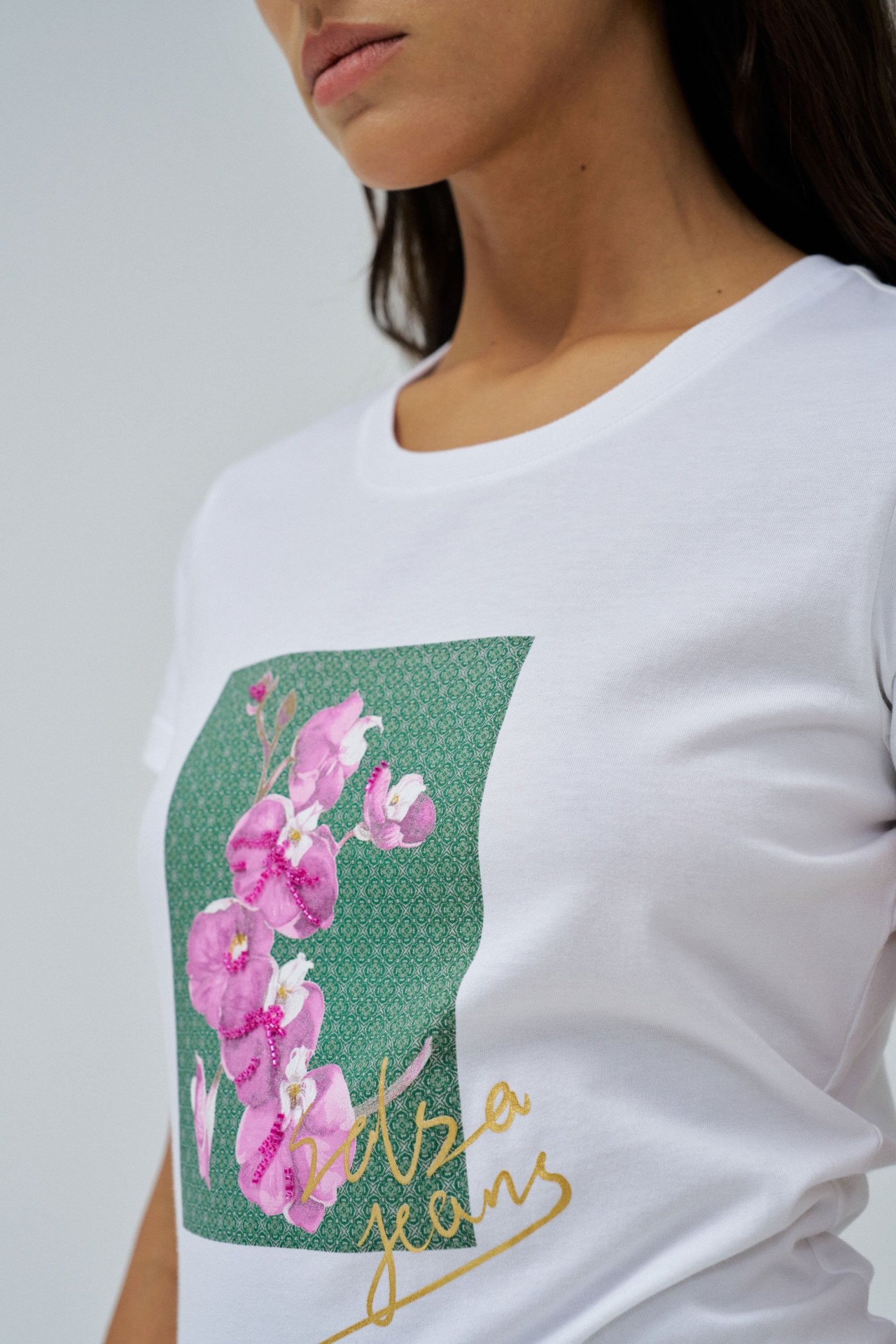 CAMISETA CON ESTAMPADO