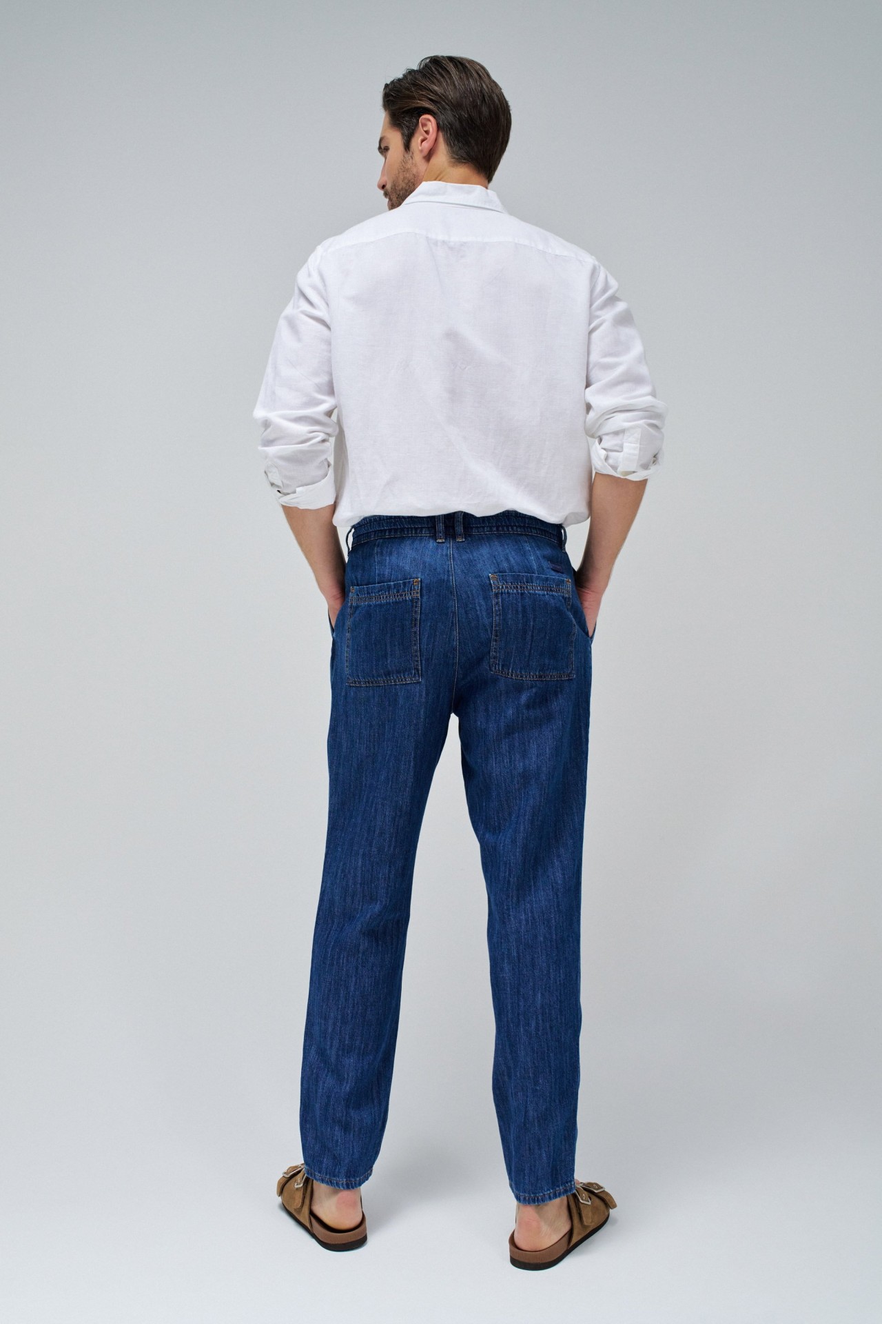 TAPERED JOGGERS JEANS