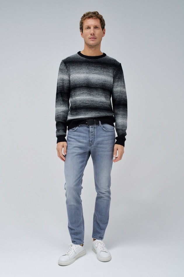 SLIM JEANS WITH DARK WASH