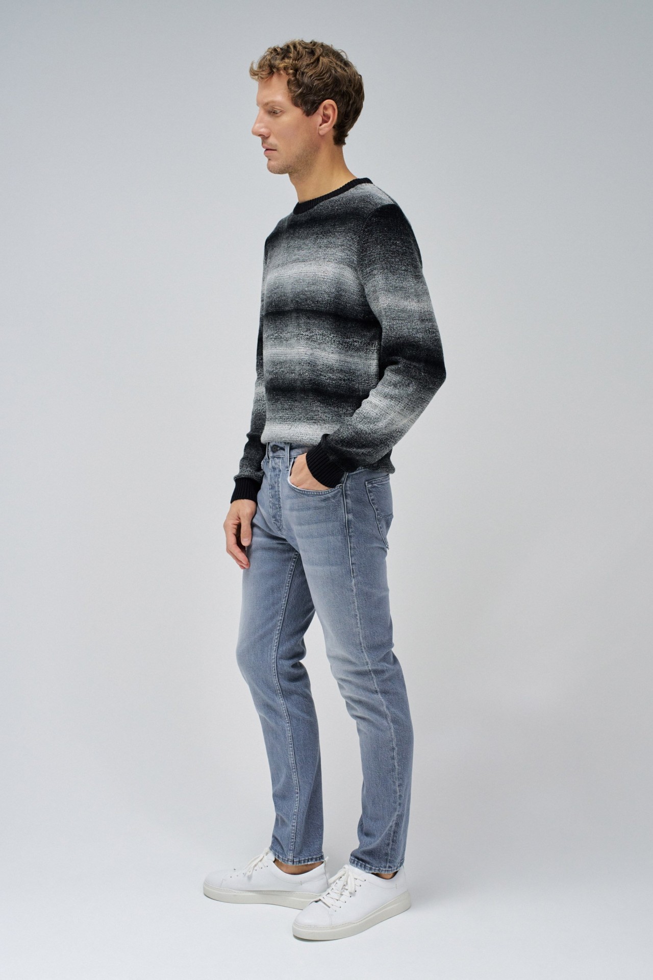 JEAN SLIM FIT AVEC LAVAGE FONCÉ