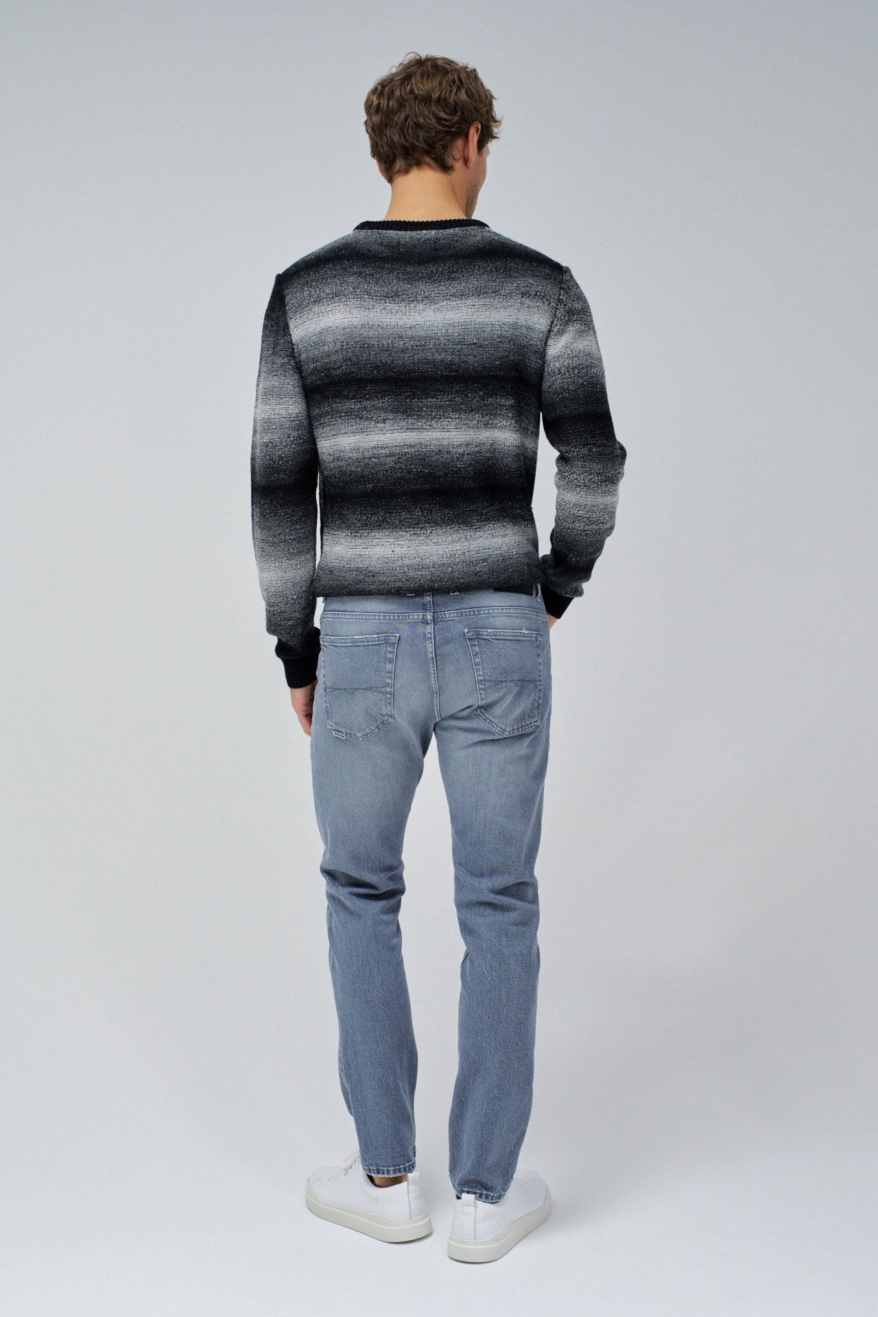 JEAN SLIM FIT AVEC LAVAGE FONCÉ