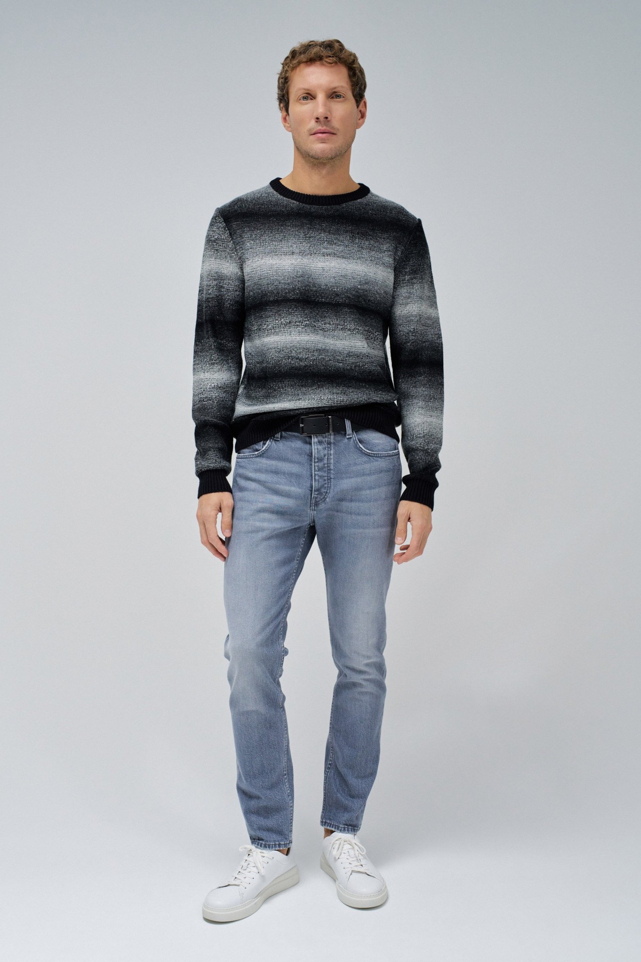JEAN SLIM FIT AVEC LAVAGE FONCÉ