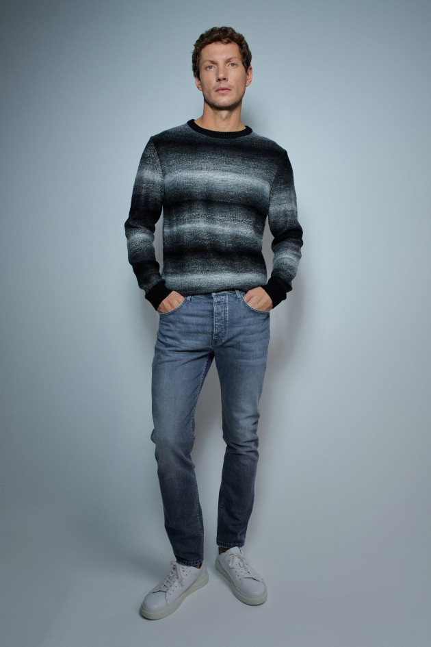 SLIM JEANS WITH DARK WASH