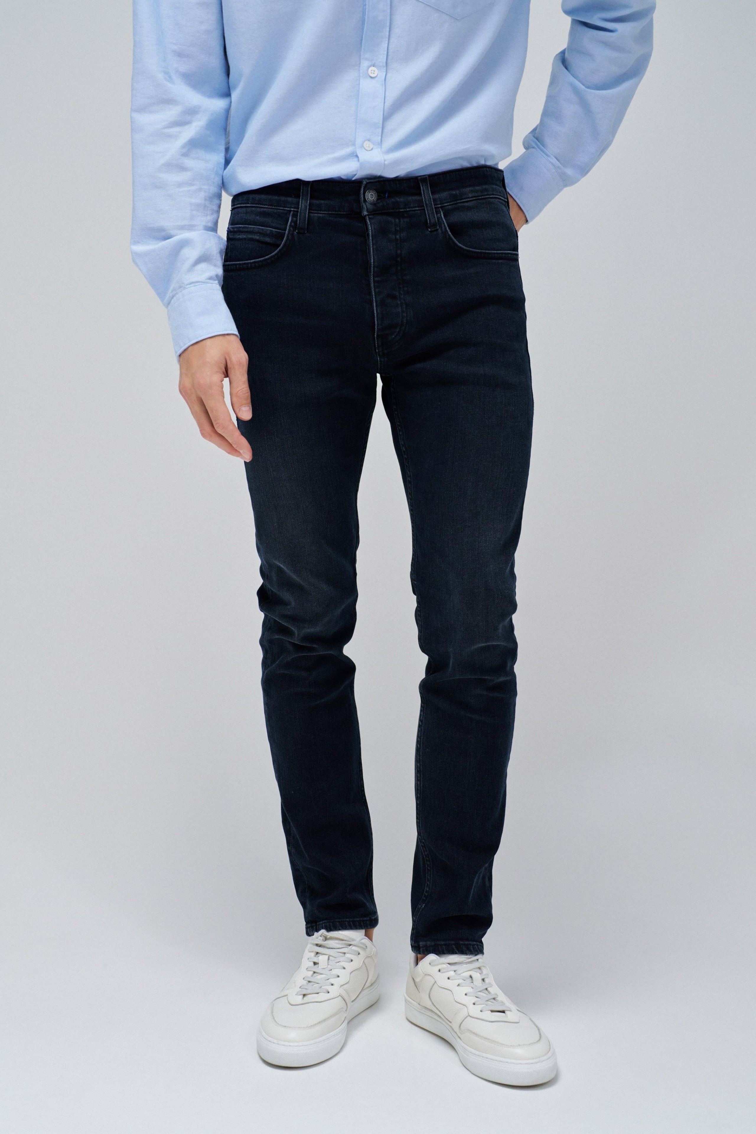JEAN SLIM FIT AVEC LAVAGE FONCÉ
