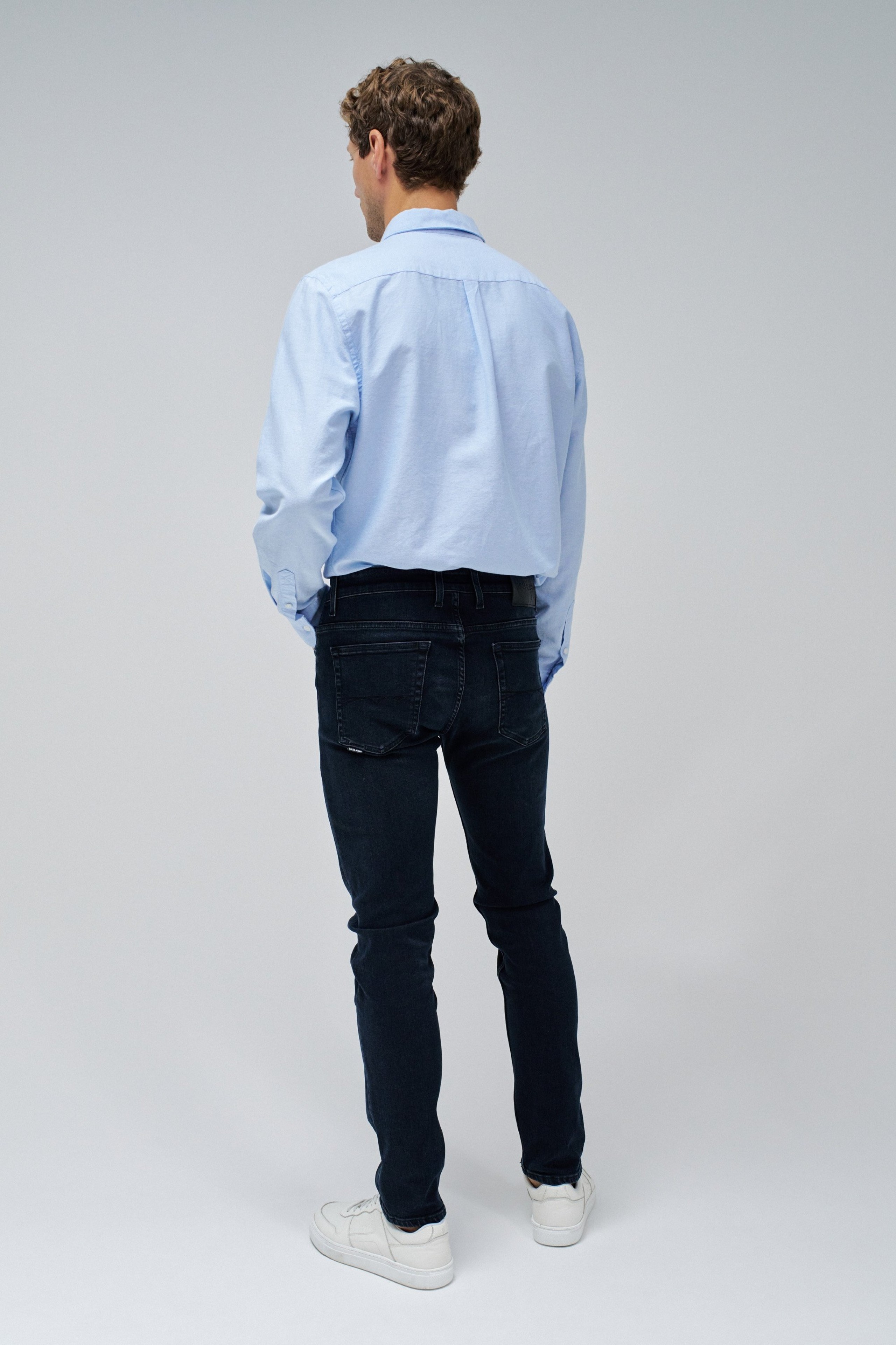 JEAN SLIM FIT AVEC LAVAGE FONCÉ