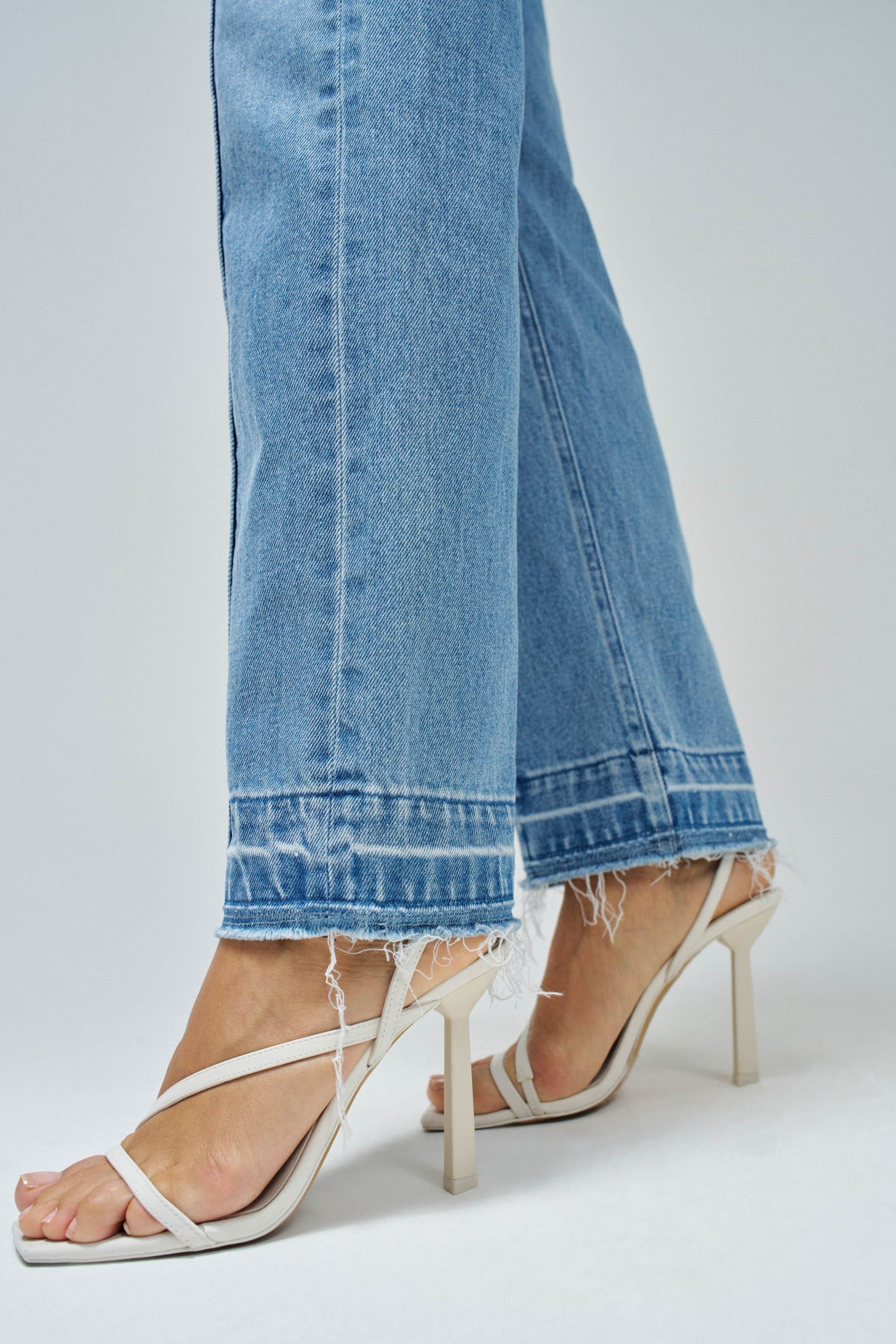 FAITH PUSH IN STRAIGHT JEANS