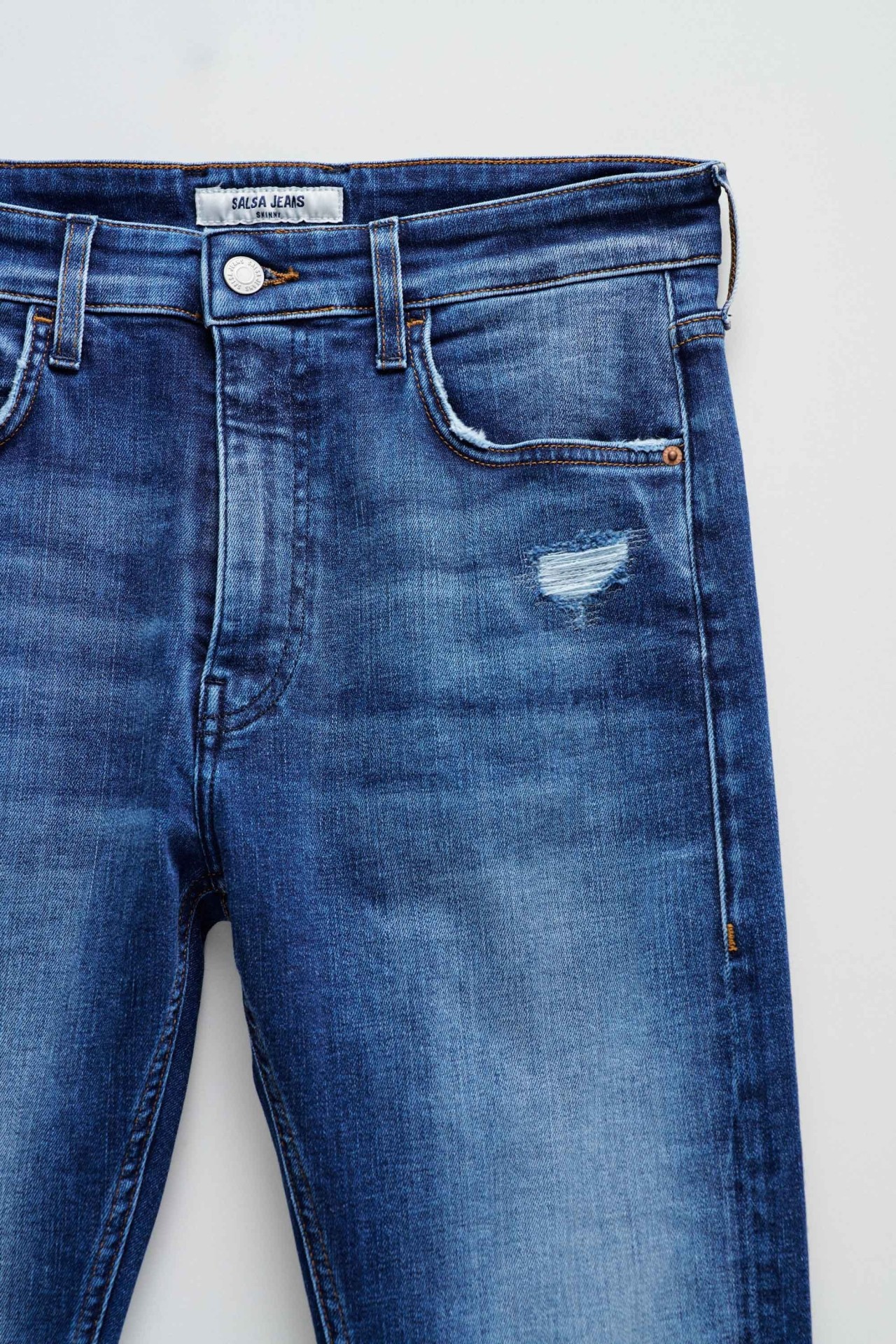 JEAN SKINNY FIT AVEC DCHIRURES