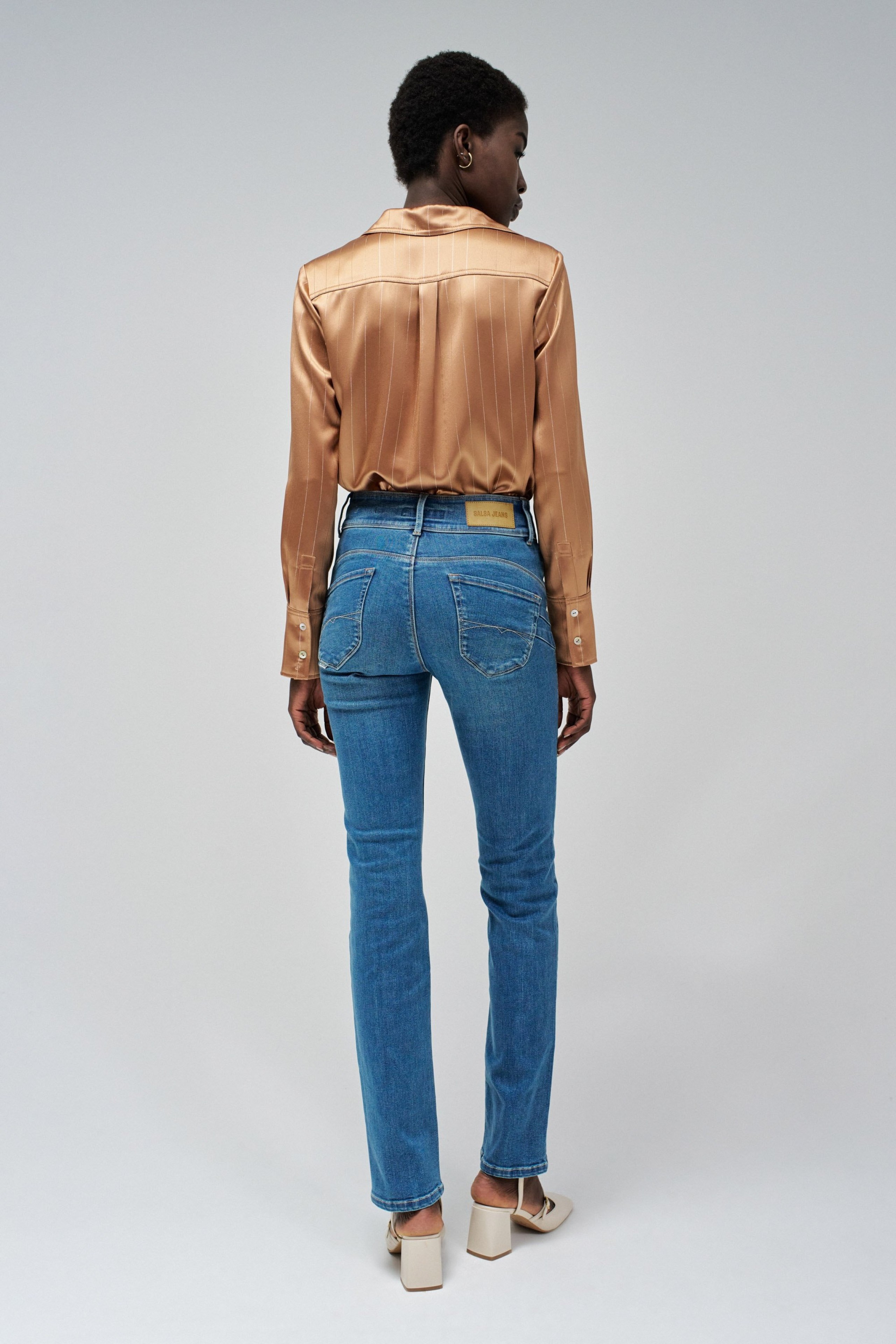 SECRET PUSH IN SLIM JEANS