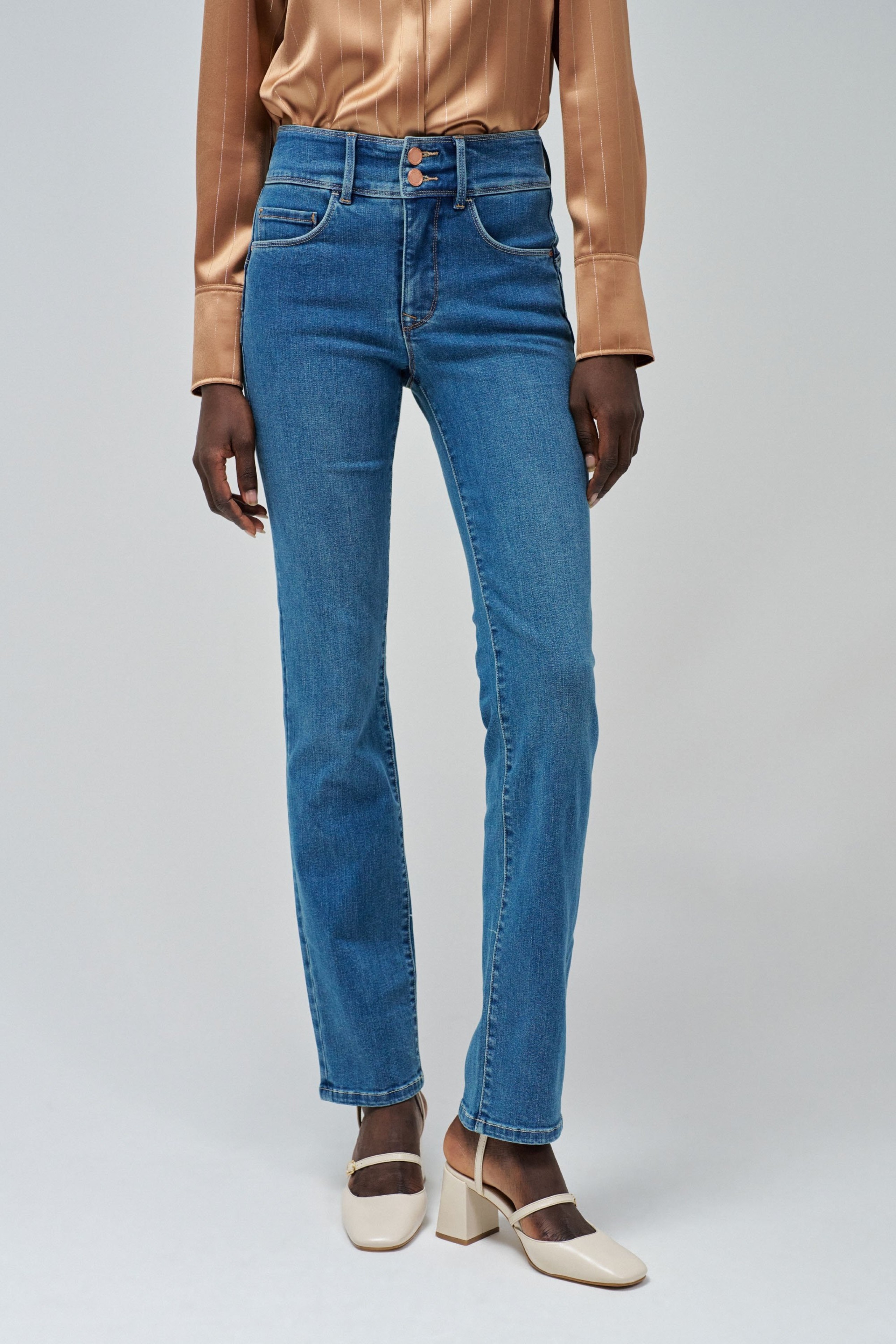 SECRET PUSH IN SLIM JEANS