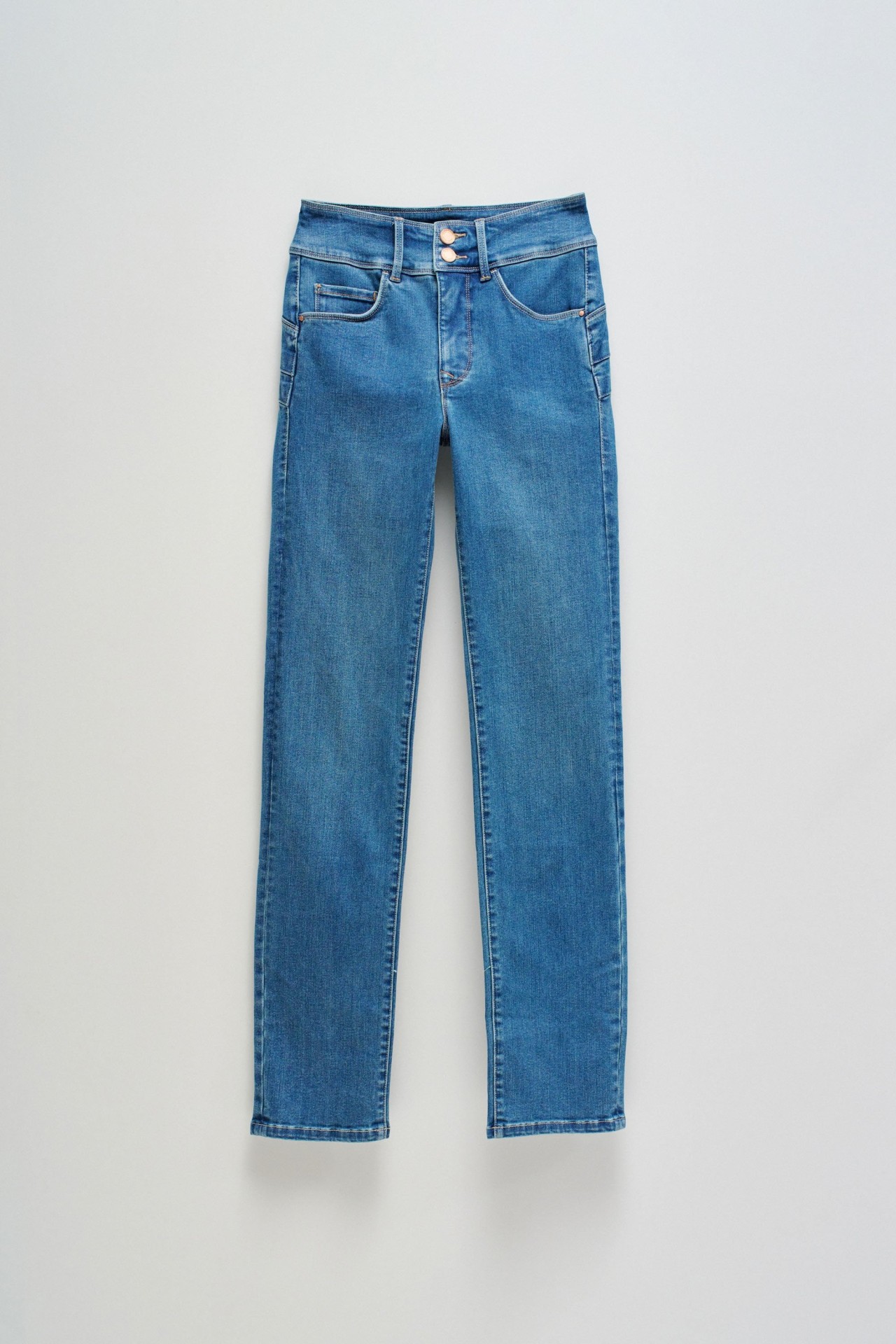 SECRET PUSH IN SLIM JEANS