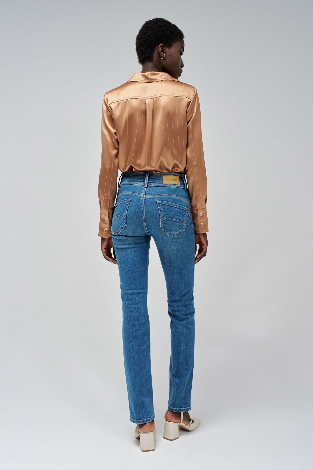 SECRET PUSH IN SLIM JEANS