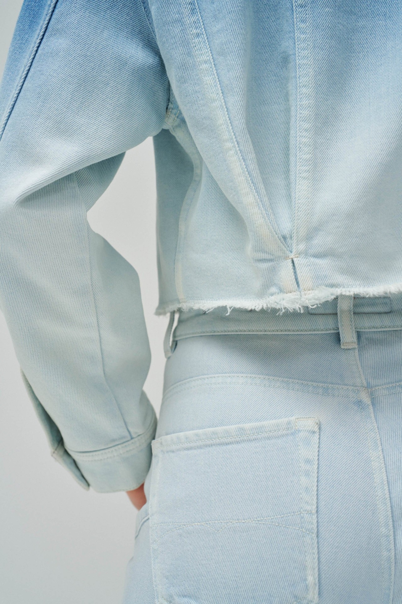 CROPPED DGRAD DENIM JACKET