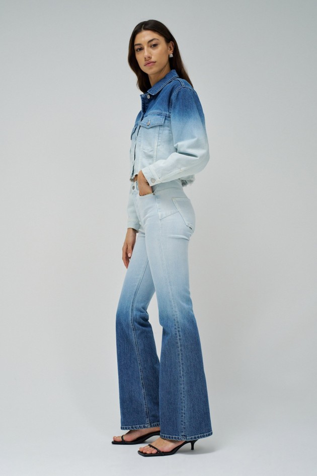 CROPPED-JEANSJACKE MIT FARBABSTUFUNG