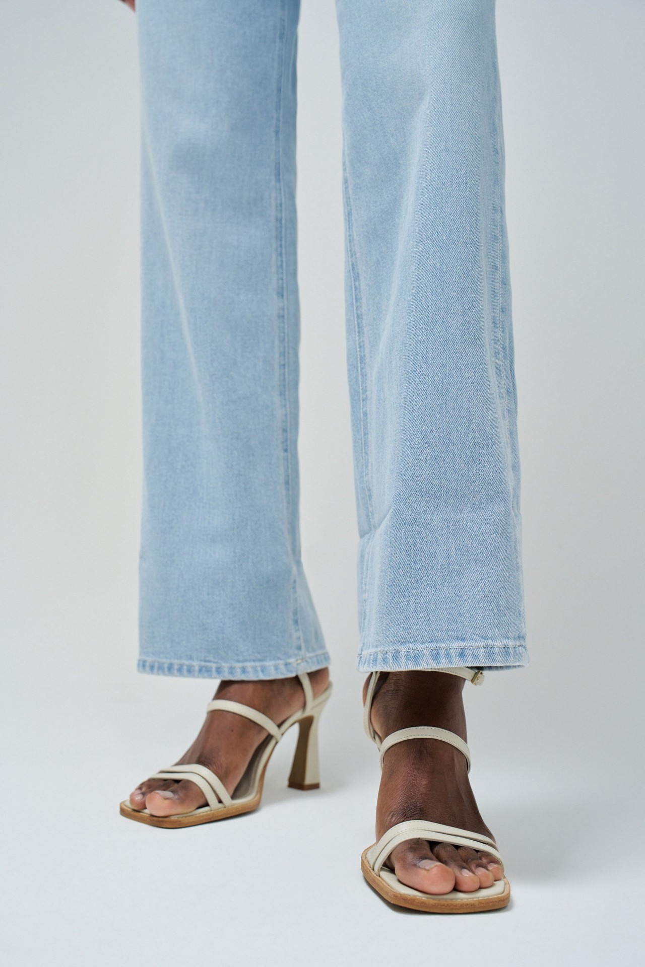 FAITH PUSH IN STRAIGHT JEANS