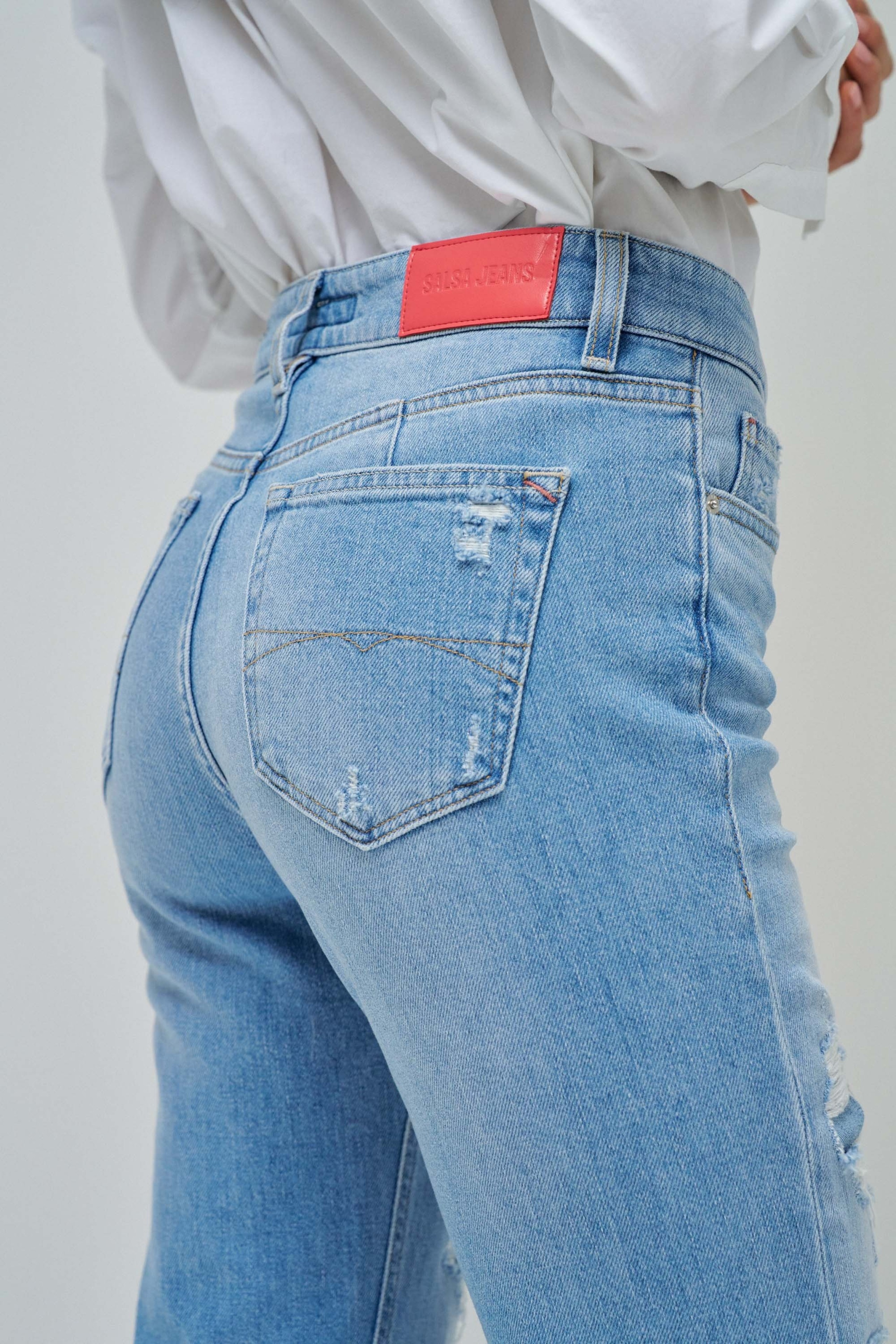JEANS TRUE CROPPED SLIM MIT RISSEN