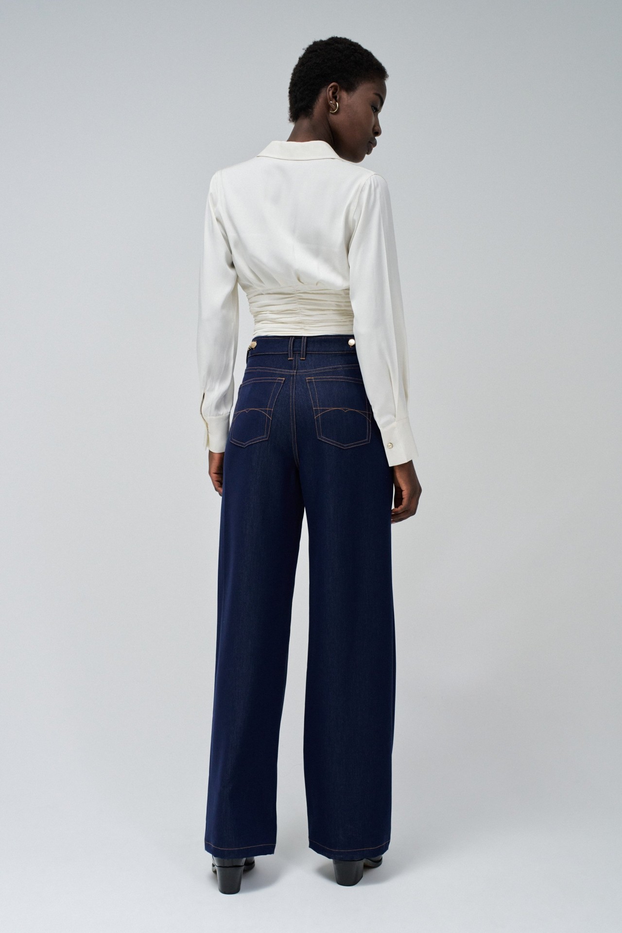 TROUSERS IN LIGHTDENIM WITH WIDE LEG