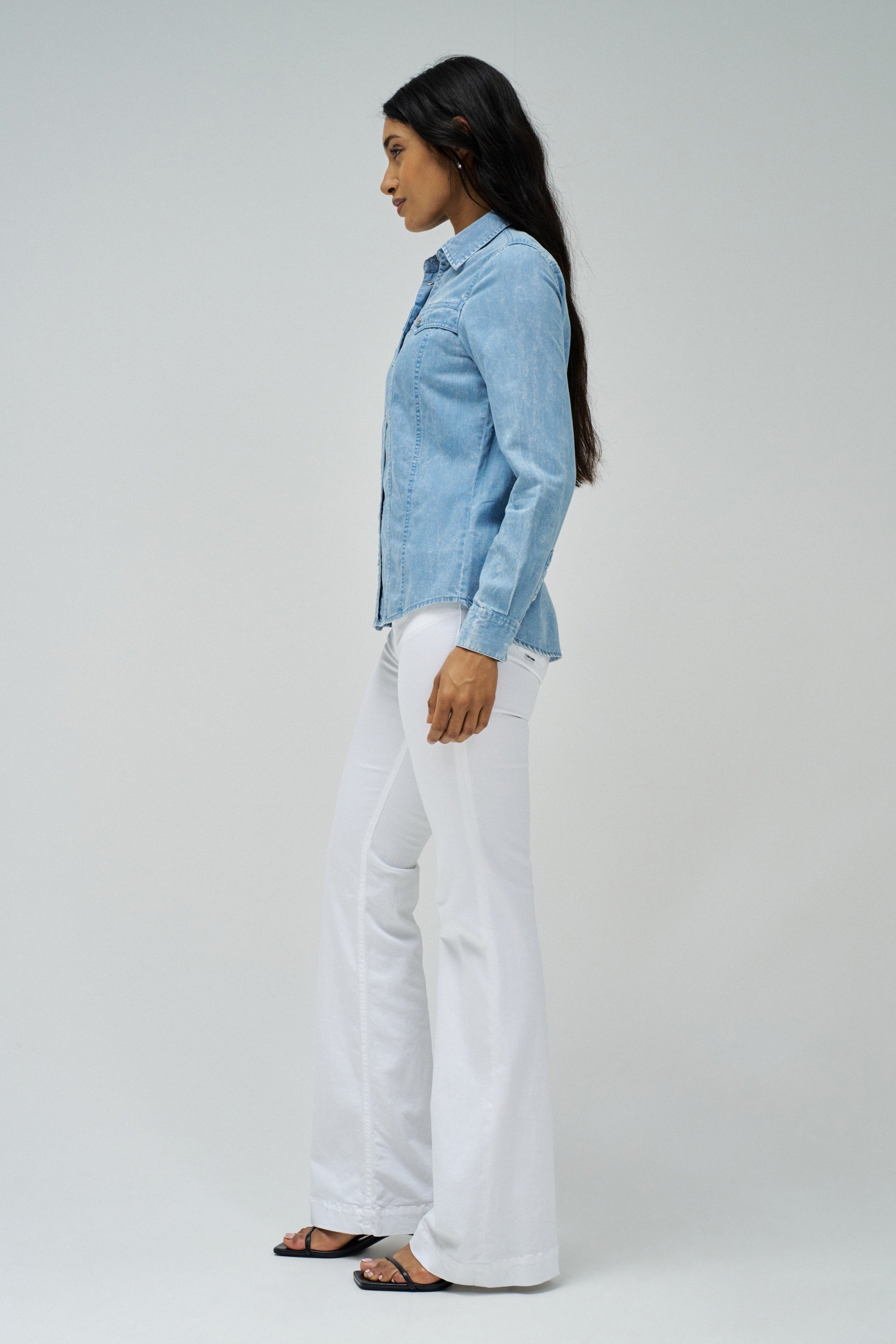 CAMISA LIGHTDENIM CON EFECTOS DE LAVADO