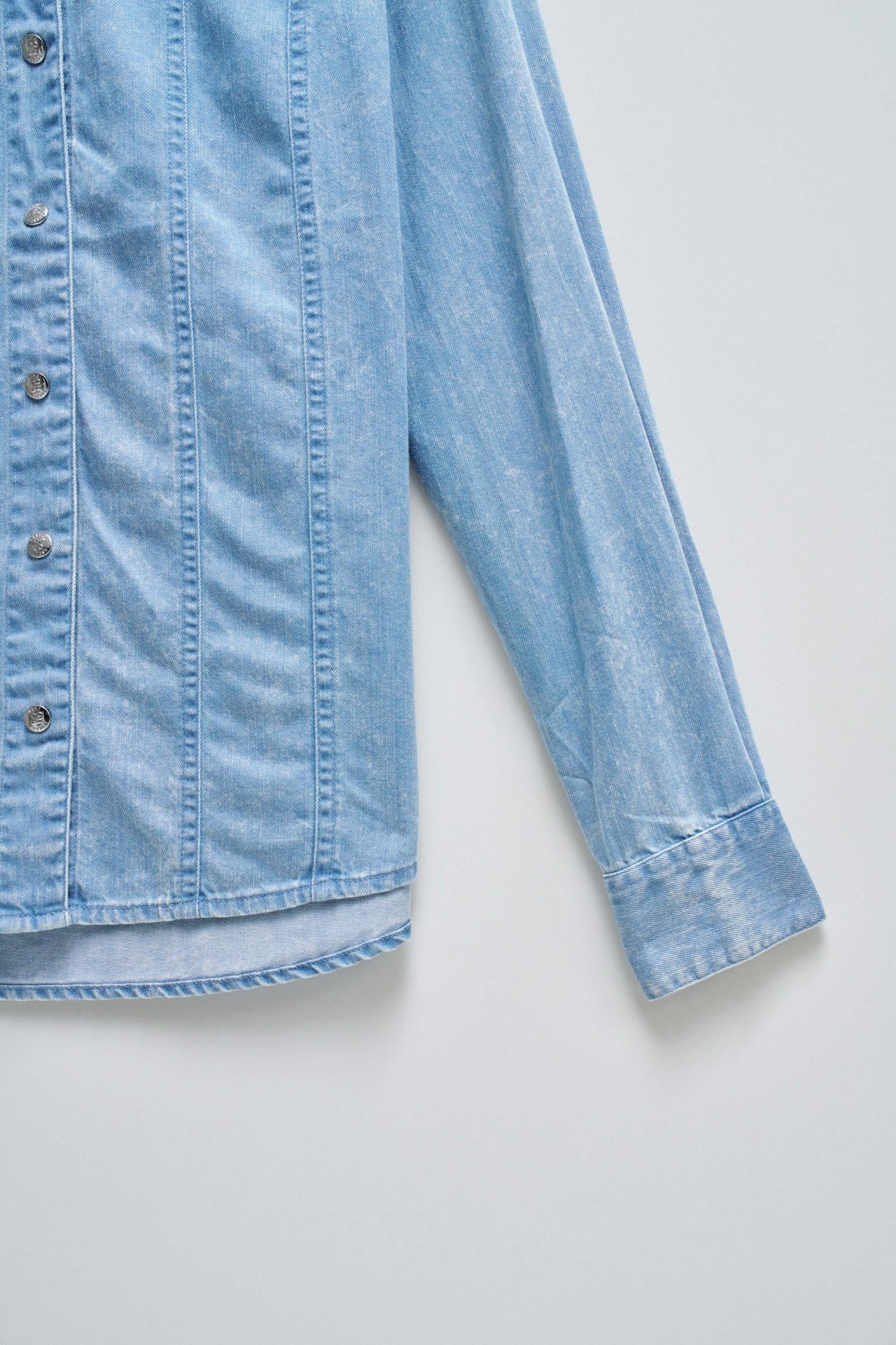 LIGHTDENIM SHIRT WITH WASHING EFFECTS