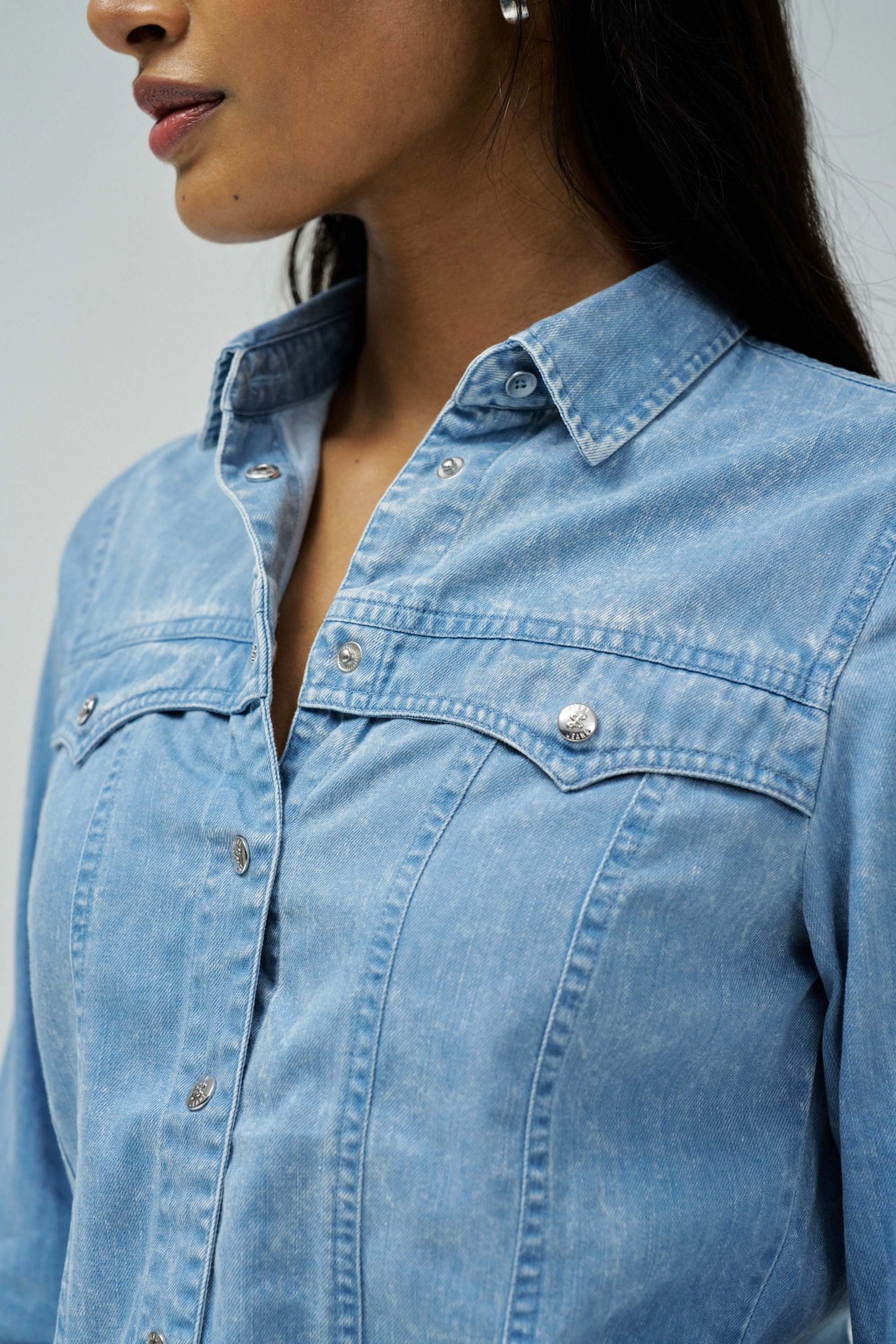 LIGHTDENIM SHIRT WITH WASHING EFFECTS