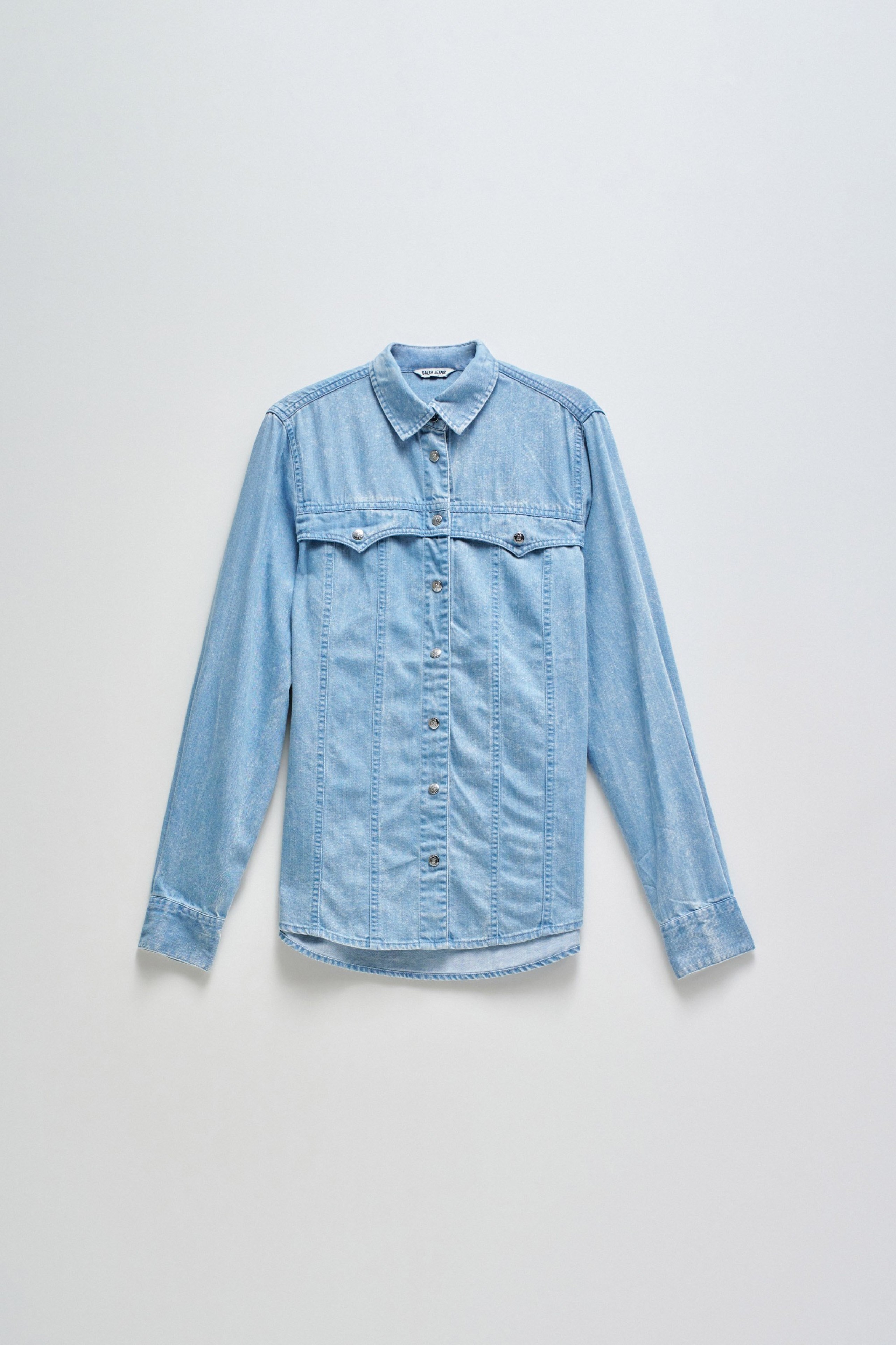 CAMISA LIGHTDENIM CON EFECTOS DE LAVADO