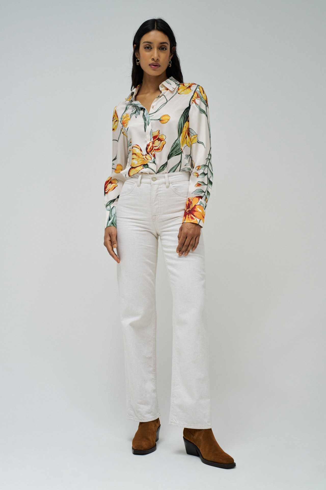 CAMISA ACETINADA COM ESTAMPADO FLORAL