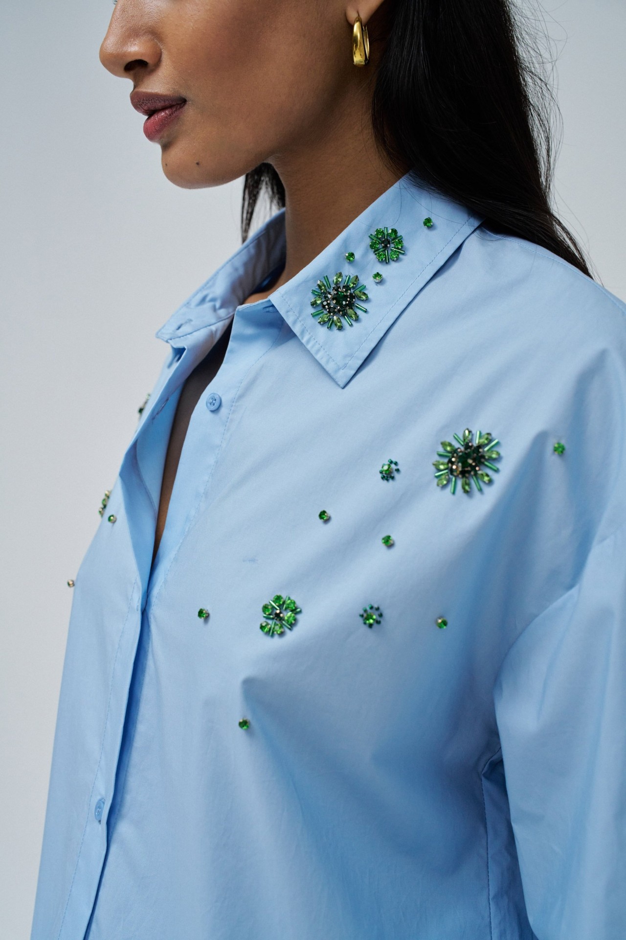 CAMISA DE POPELINA CON BRILLANTES