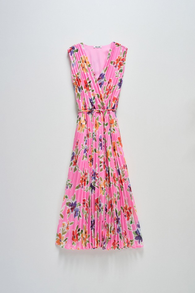 FALTENKLEID MIT BLUMENMUSTER