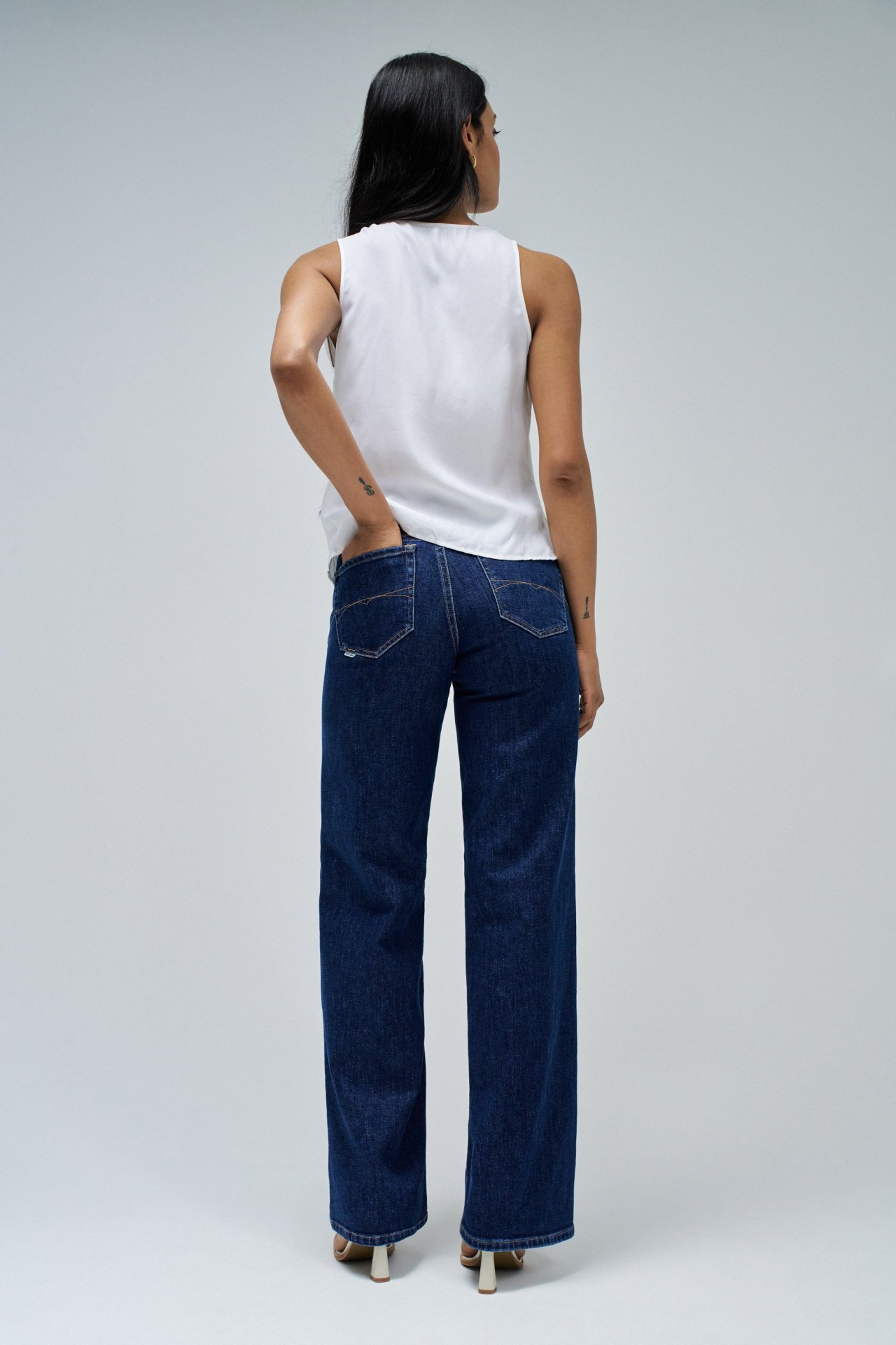 DRAPED TOP MIT METALLIC-DETAIL