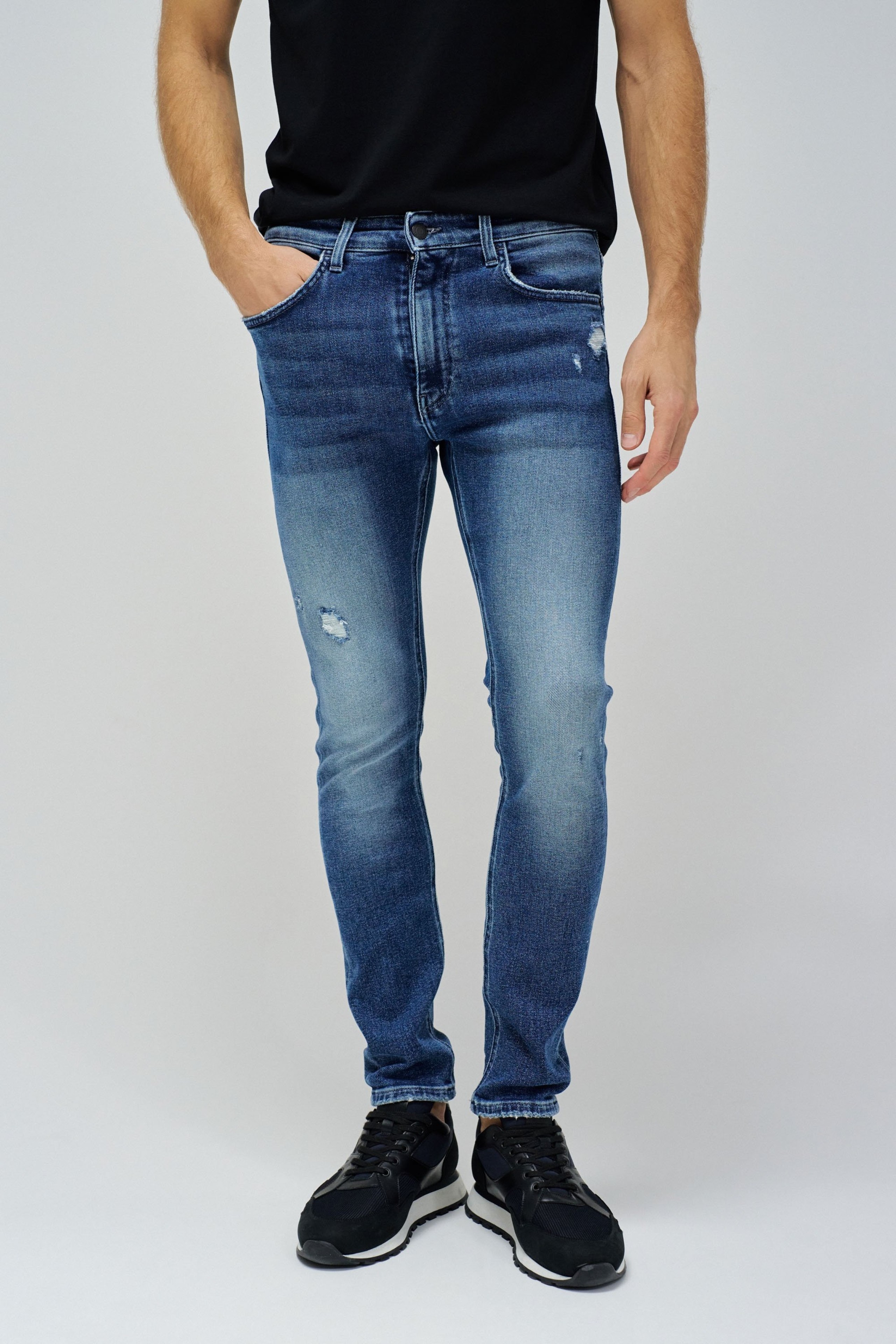 JEANS SKINNY FIT COM ROTOS