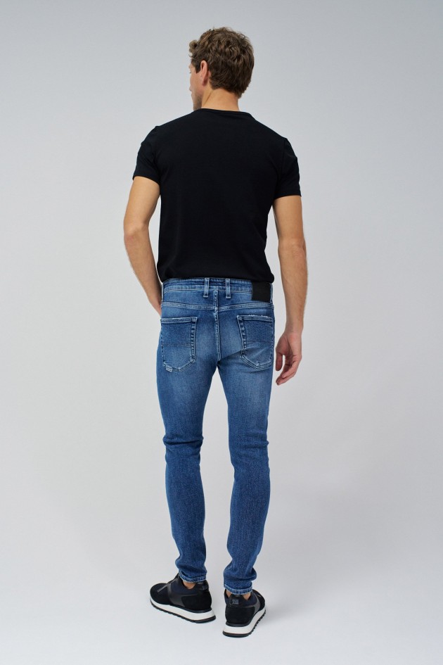 JEANS SKINNY FIT COM ROTOS