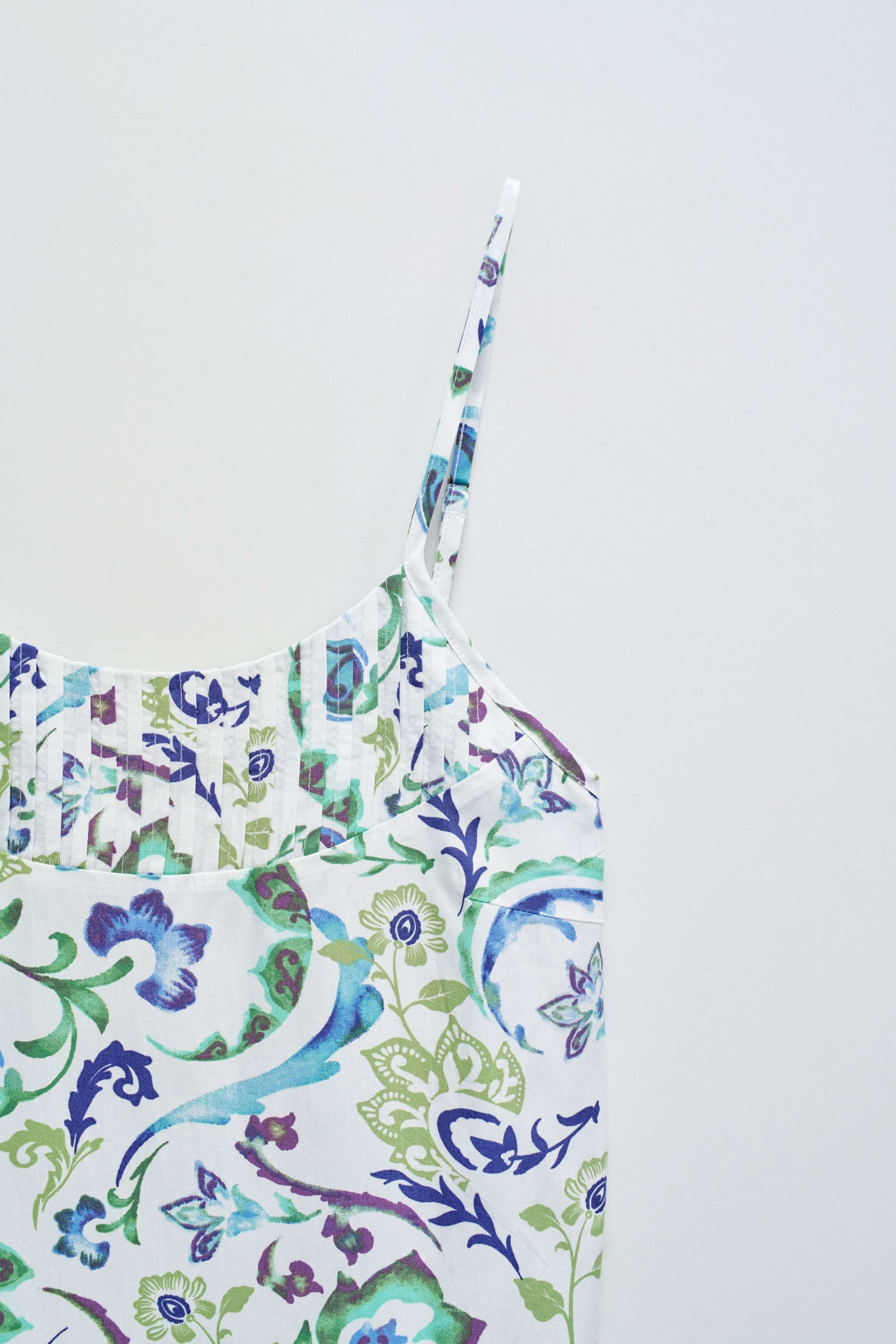 OBERTHEK MIT BLUMENMUSTER