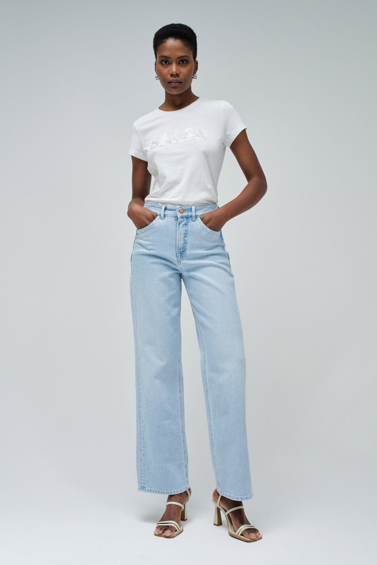 CAMISETA CON BRANDING