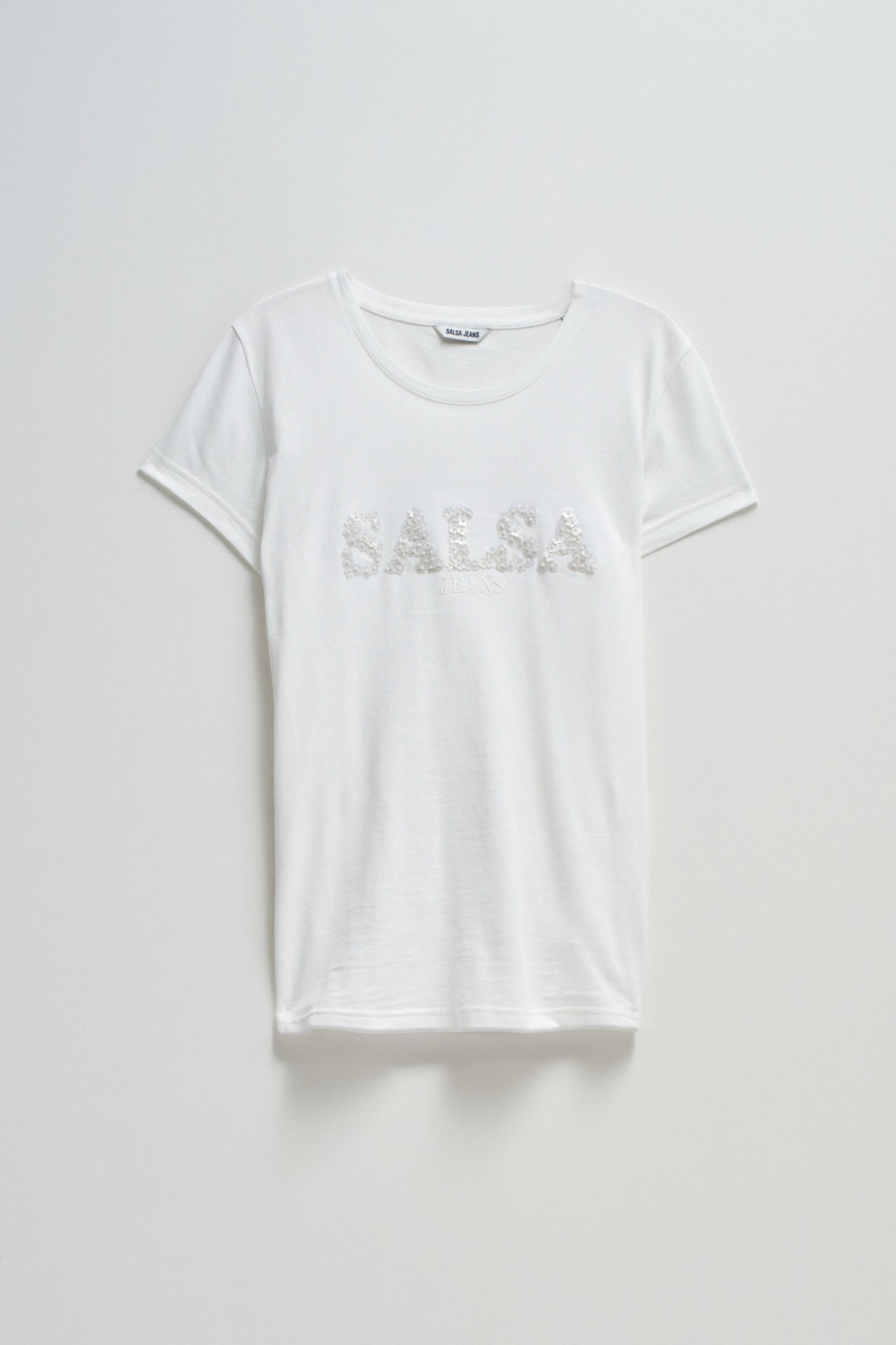 CAMISETA CON BRANDING