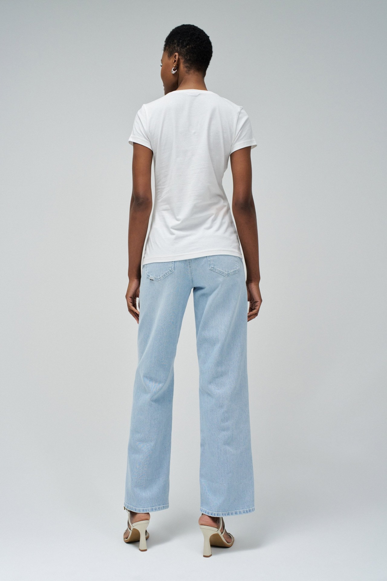 CAMISETA CON BRANDING