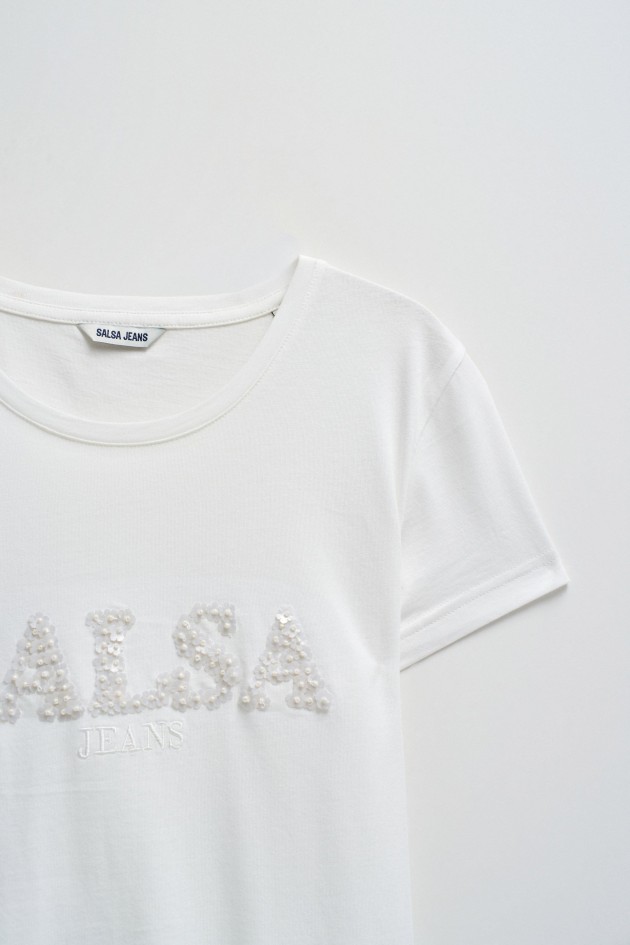 T-SHIRT MIT BRANDING
