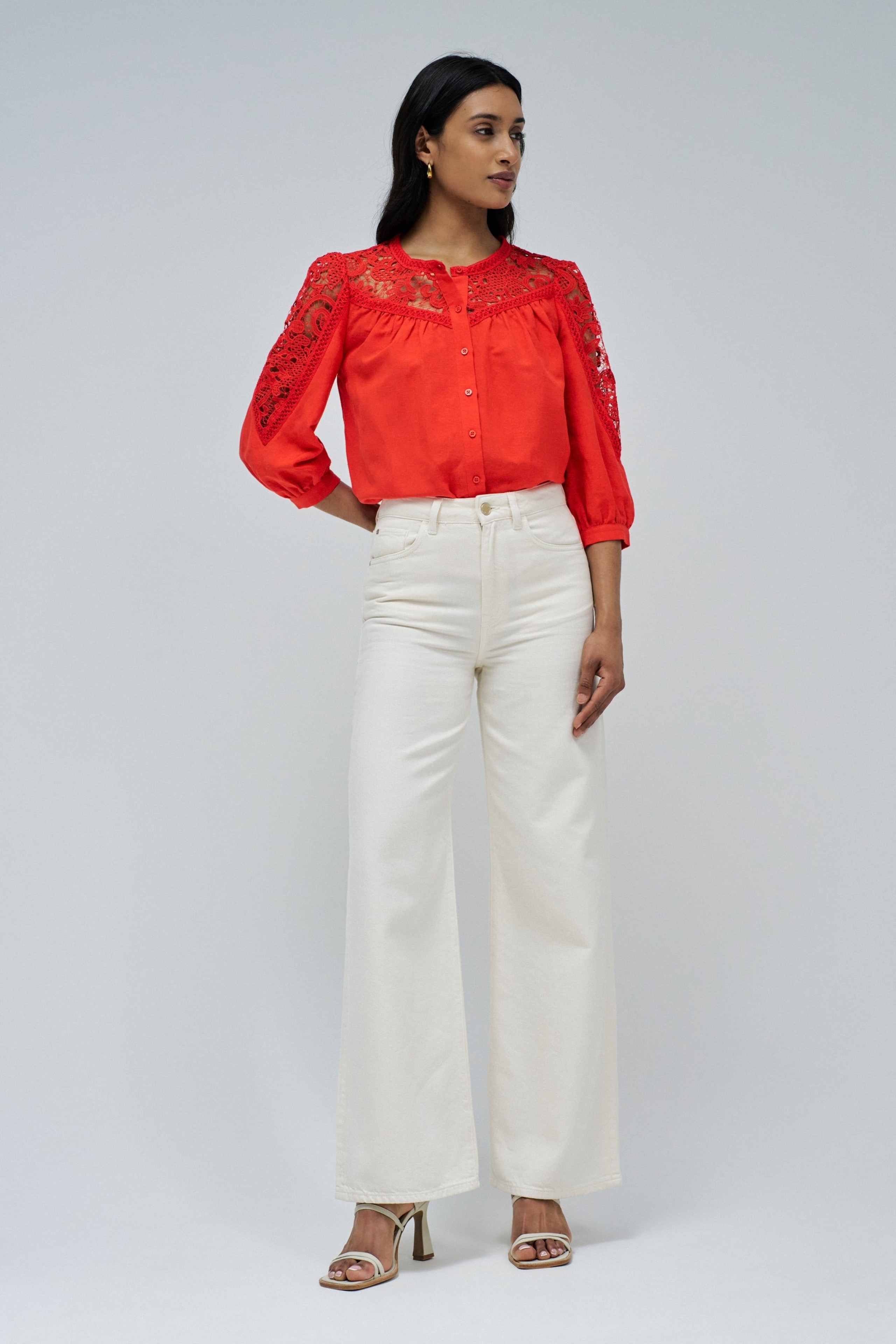 CAMISA DE LINO CON ENCAJE