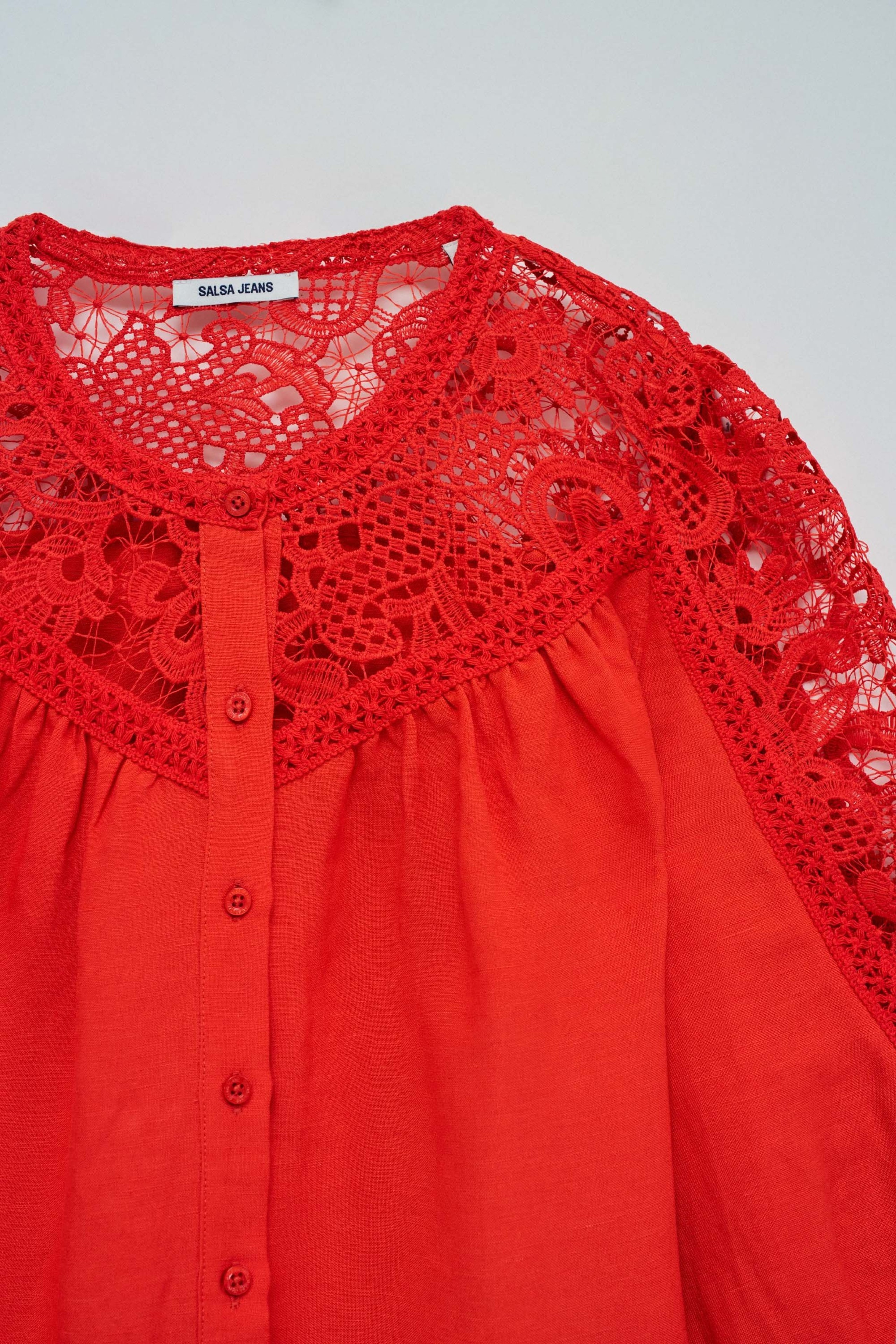 CAMISA DE LINO CON ENCAJE