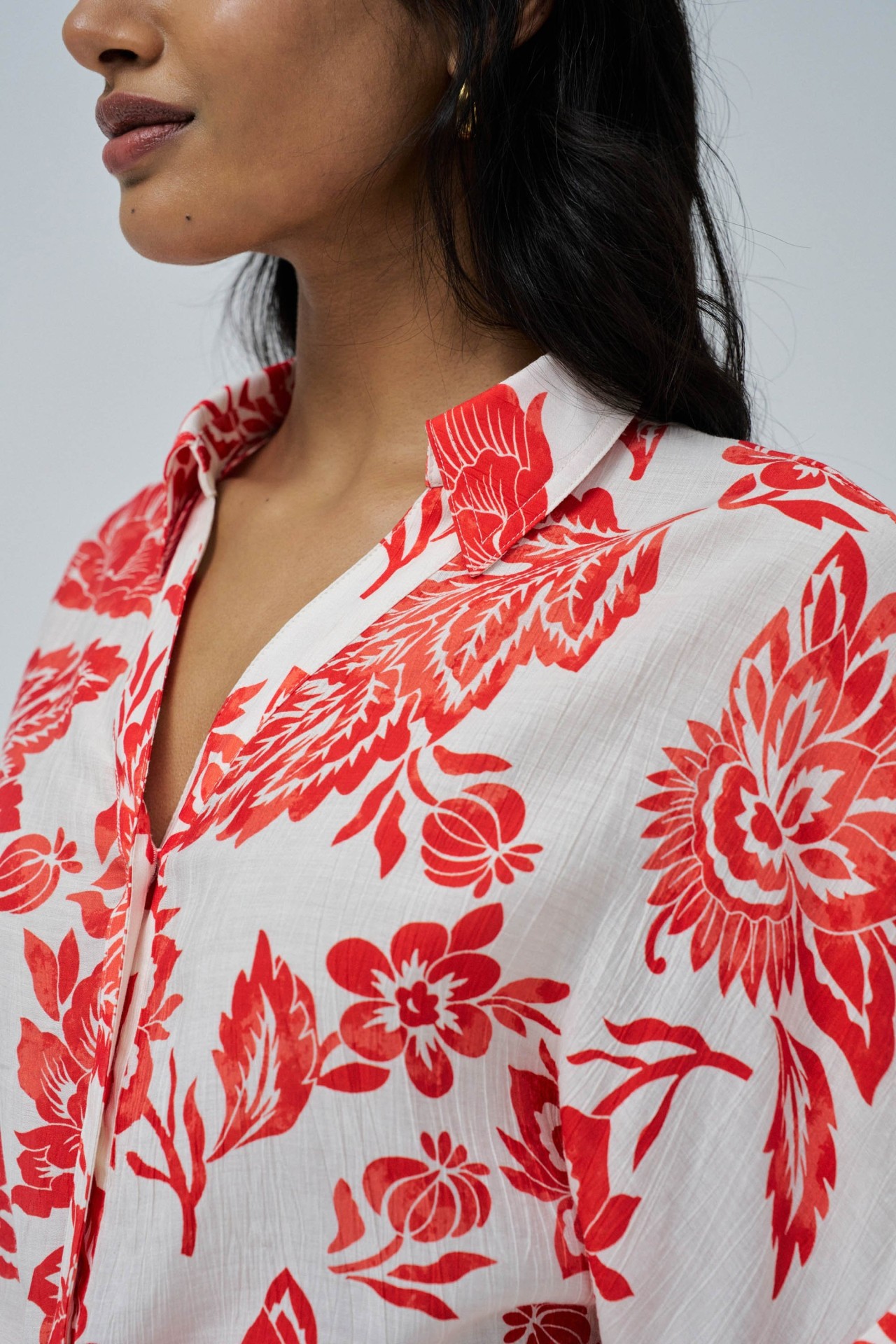 CAMISA COM LAÇO NA BAINHA