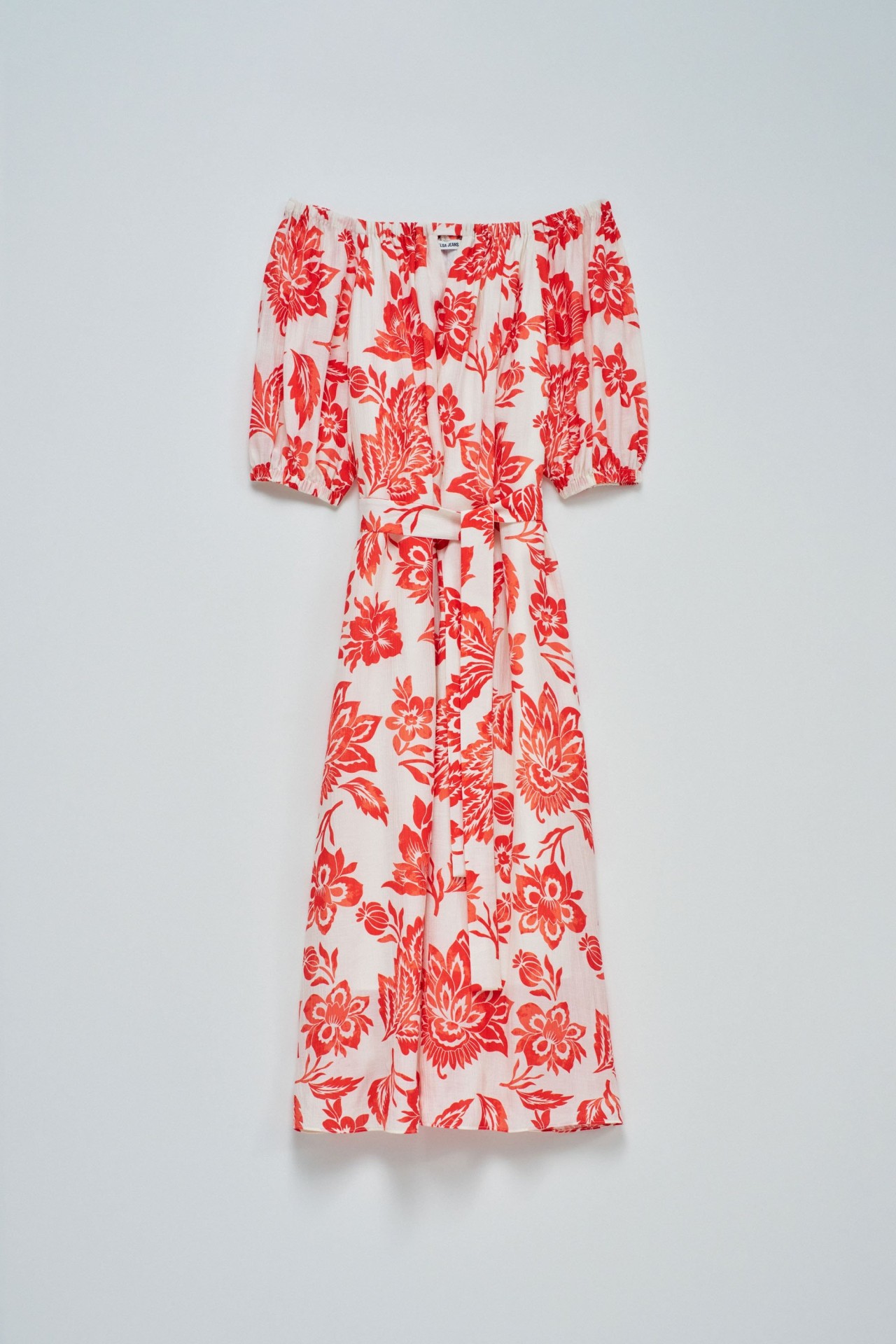 KLEID MIT BLUMENMUSTER