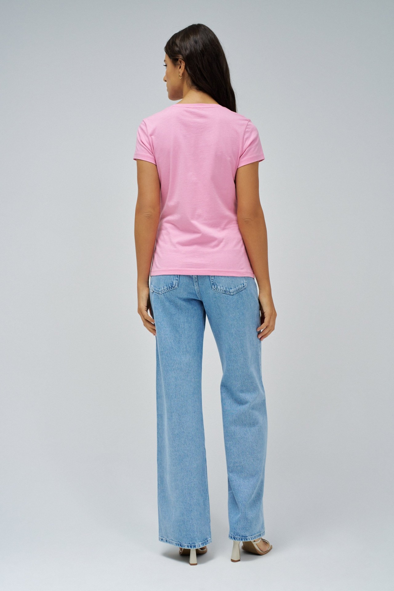 CAMISETA CON BRANDING