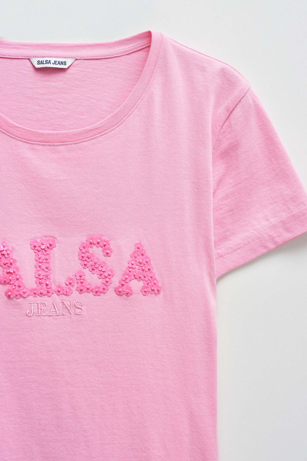 CAMISETA CON BRANDING