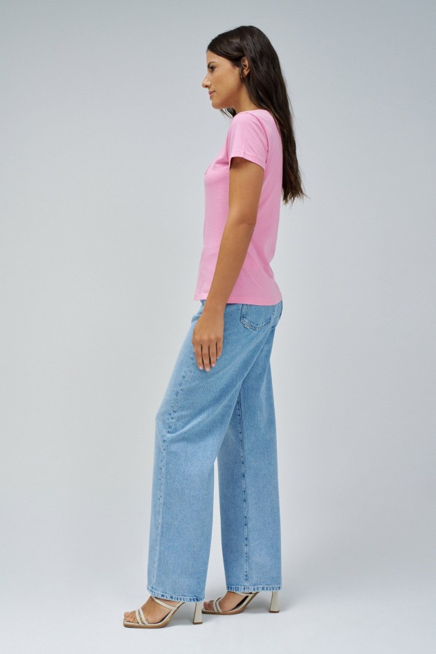 T-SHIRT MIT BRANDING