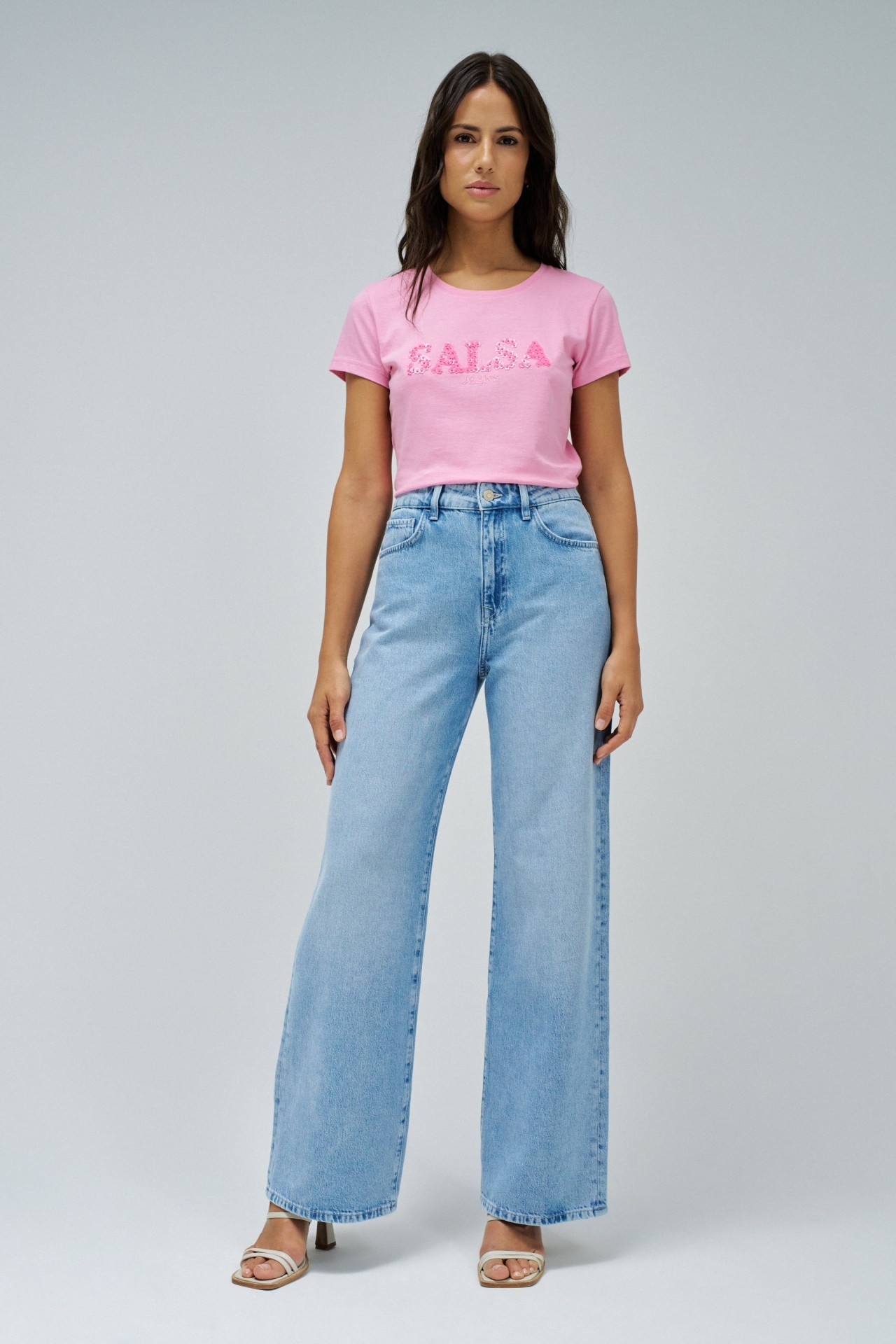 CAMISETA CON BRANDING