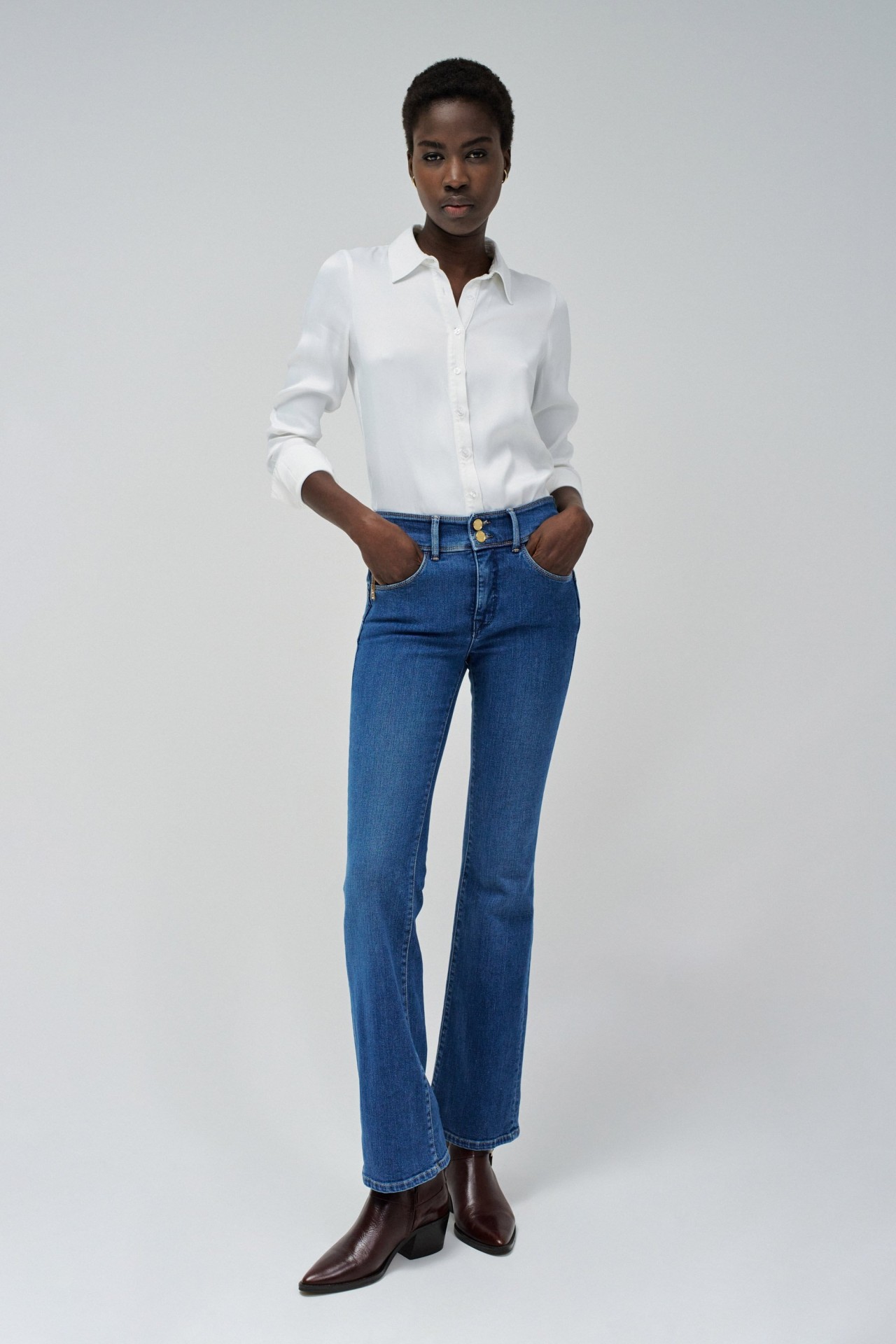 SECRET PUSH IN BOOTCUT JEANS