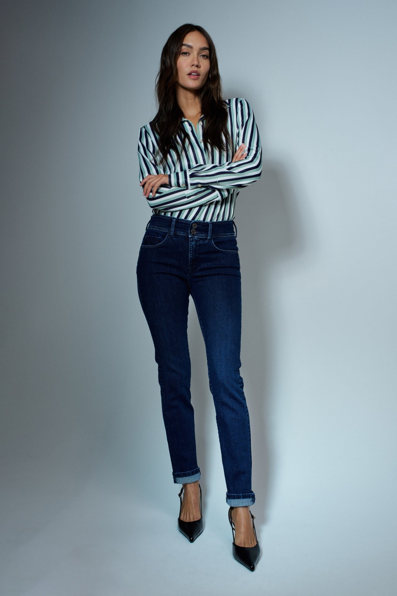 SECRET PUSH IN SLIM JEANS