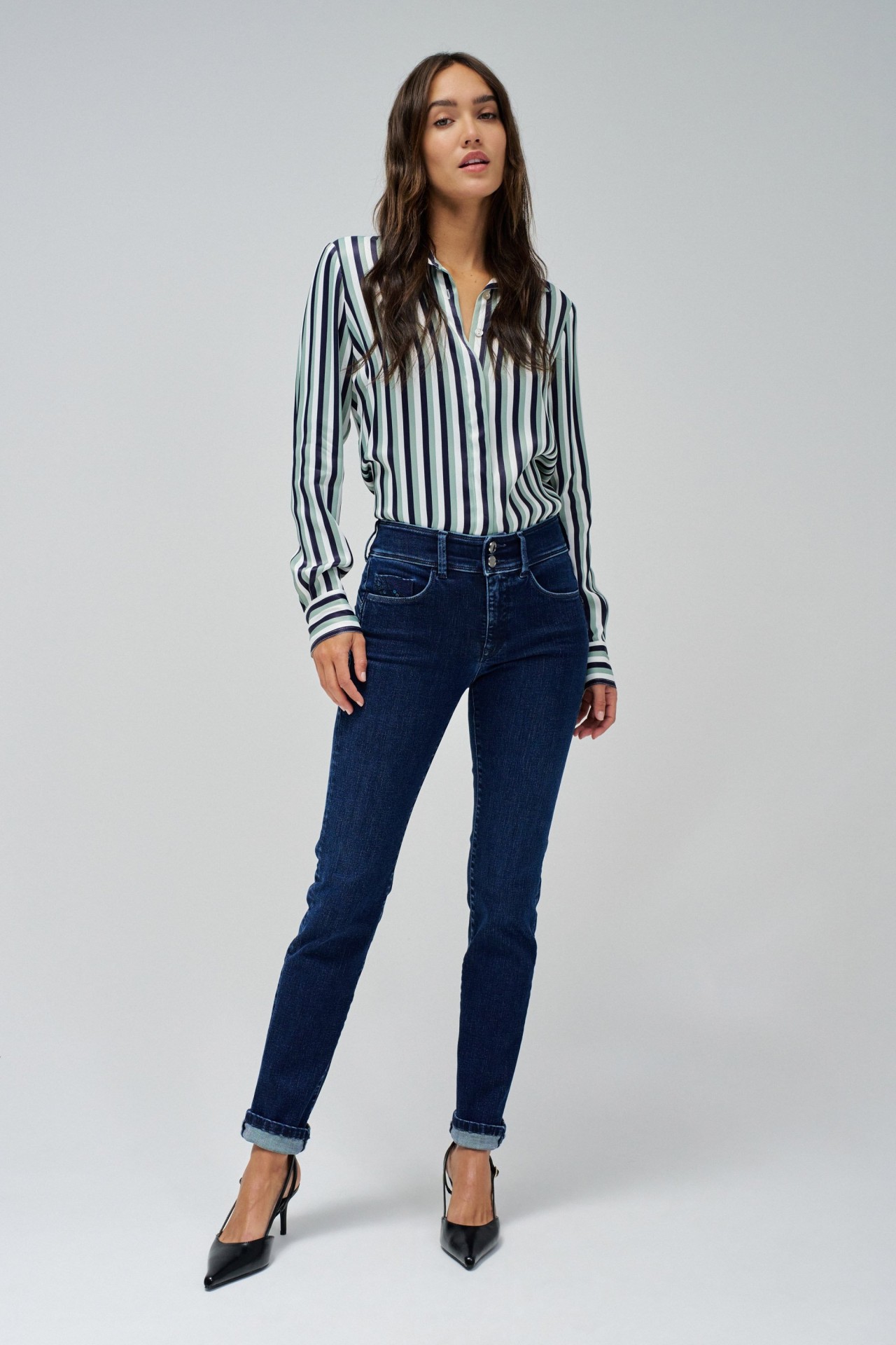 SECRET PUSH IN SLIM JEANS