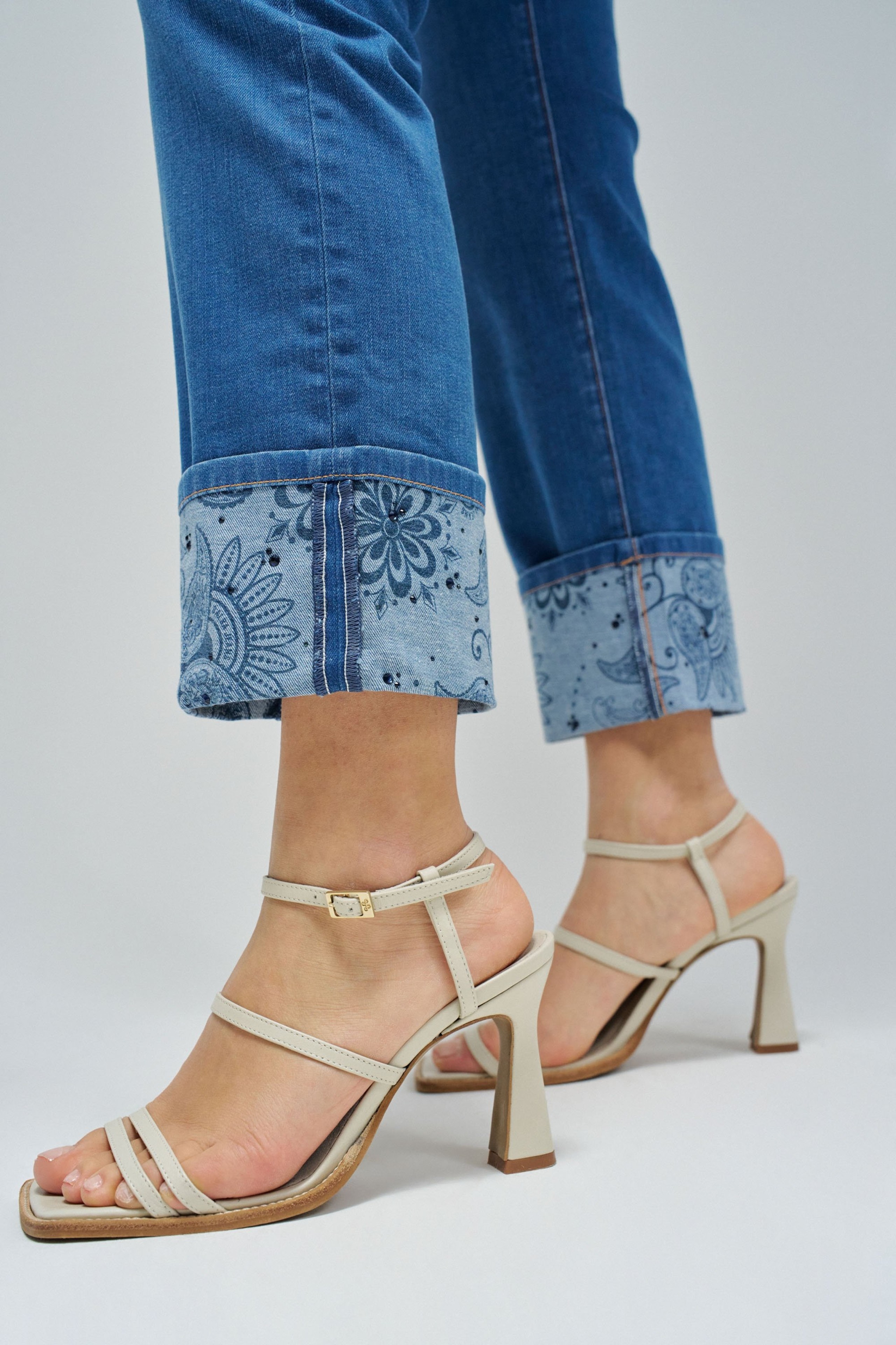 JEANS SECRET PUSH IN STRAIGHT