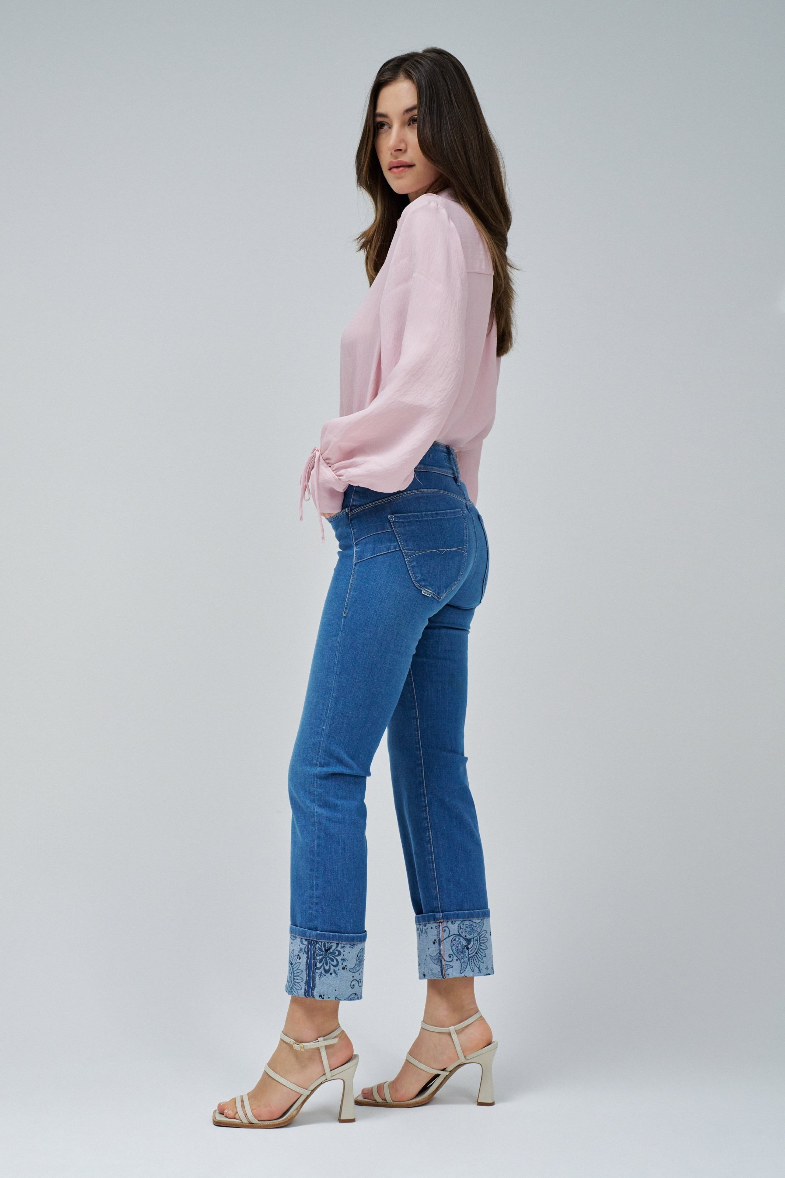 JEANS SECRET PUSH IN STRAIGHT